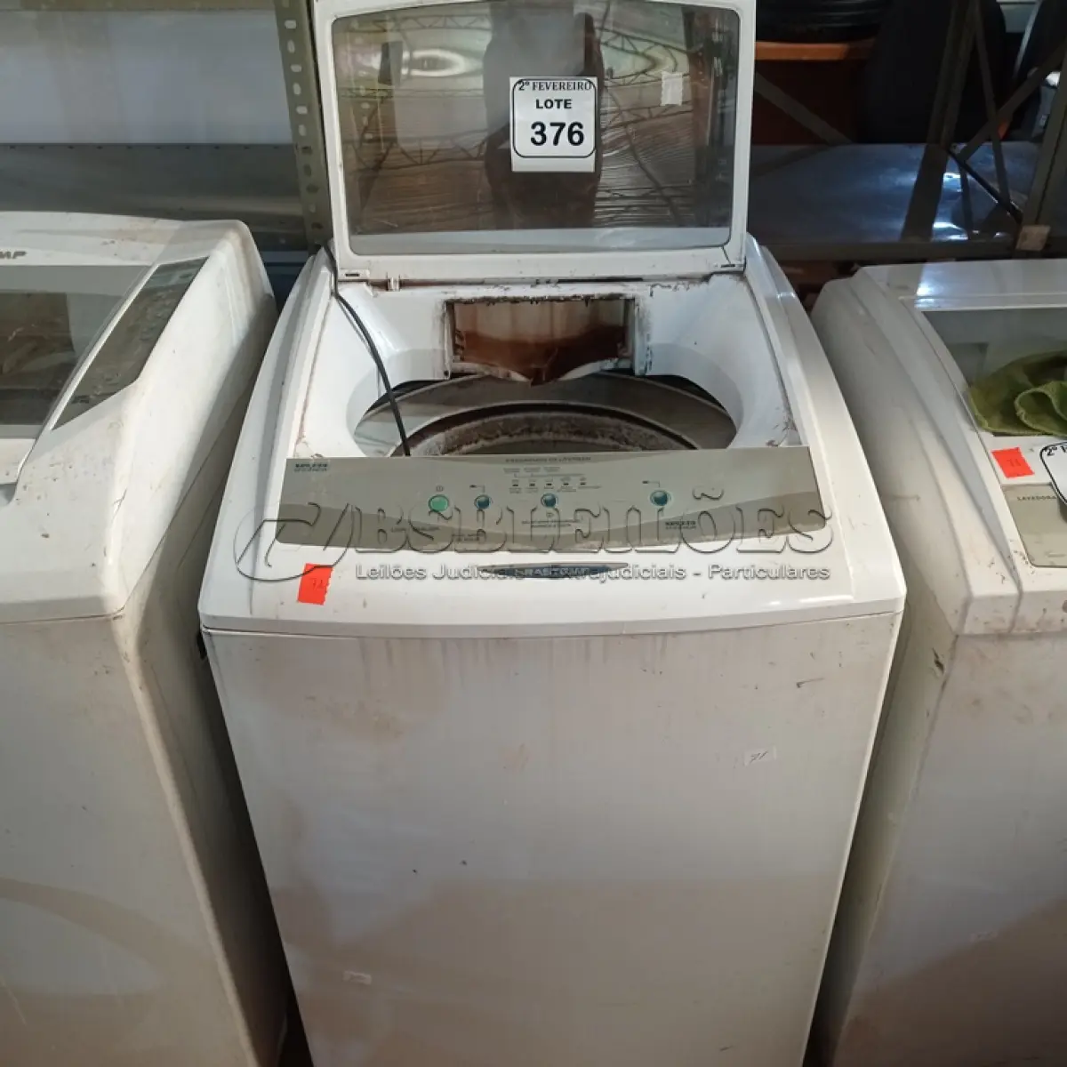 LOTE 376 -  01 MÁQUINA DE LAVAR ROUPAS BRASTEMP. (NO ESTADO) ATENÇÃO! FAZER A VISITAÇÃO ANTES DE ARREMATAR, NÃO SABEMOS SE FUNCIONA. LEILÃO NÃO TEM GARANTIA E NEM DEVOLUÇÃO, SUJEITO A POSSÍVEIS AVARIAS VISÍVEIS/OCULTAS E/OU AUSÊNCIA DE COMPONENTES.