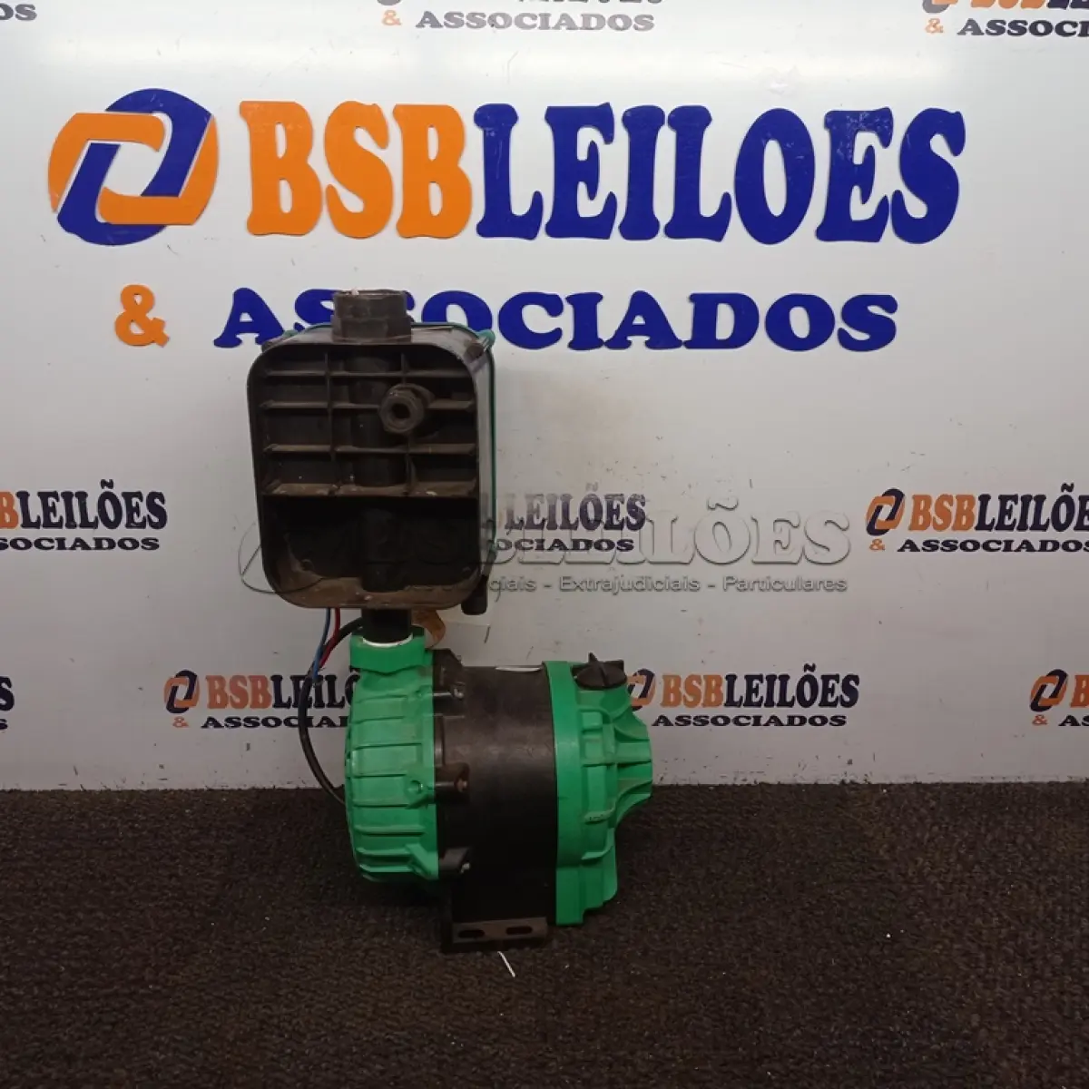 LOTE 205 - 01 BOMBA PRESSURIZADORA MARCA SYLLENTE. (NO ESTADO) ATENÇÃO! FAZER A VISITAÇÃO ANTES DE ARREMATAR, NÃO SABEMOS SE FUNCIONA. LEILÃO NÃO TEM GARANTIA E NEM DEVOLUÇÃO, SUJEITO A POSSÍVEIS AVARIAS VISÍVEIS/OCULTAS E/OU AUSÊNCIA DE COMPONENTES.