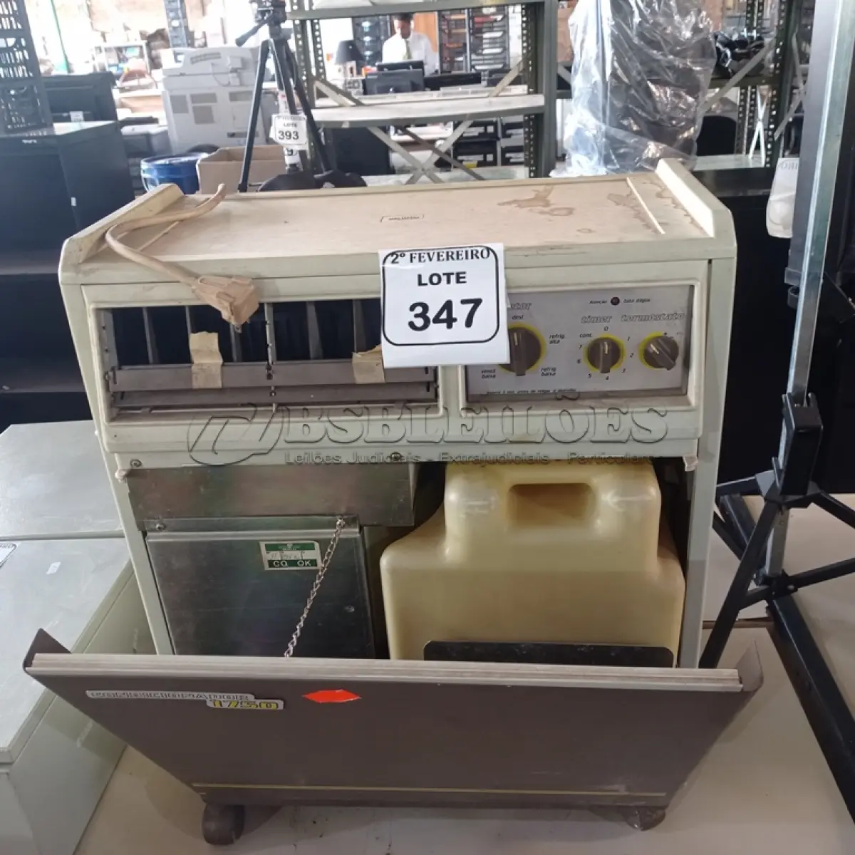 LOTE 347 - 01 CONDICIONADOR DE AR MODELO 1750 MARCA ENXUTA. (NO ESTADO) ATENÇÃO! FAZER A VISITAÇÃO ANTES DE ARREMATAR, NÃO SABEMOS SE FUNCIONA. LEILÃO NÃO TEM GARANTIA E NEM DEVOLUÇÃO, SUJEITO A POSSÍVEIS AVARIAS VISÍVEIS/OCULTAS E/OU AUSÊNCIA DE COMPONENTES.