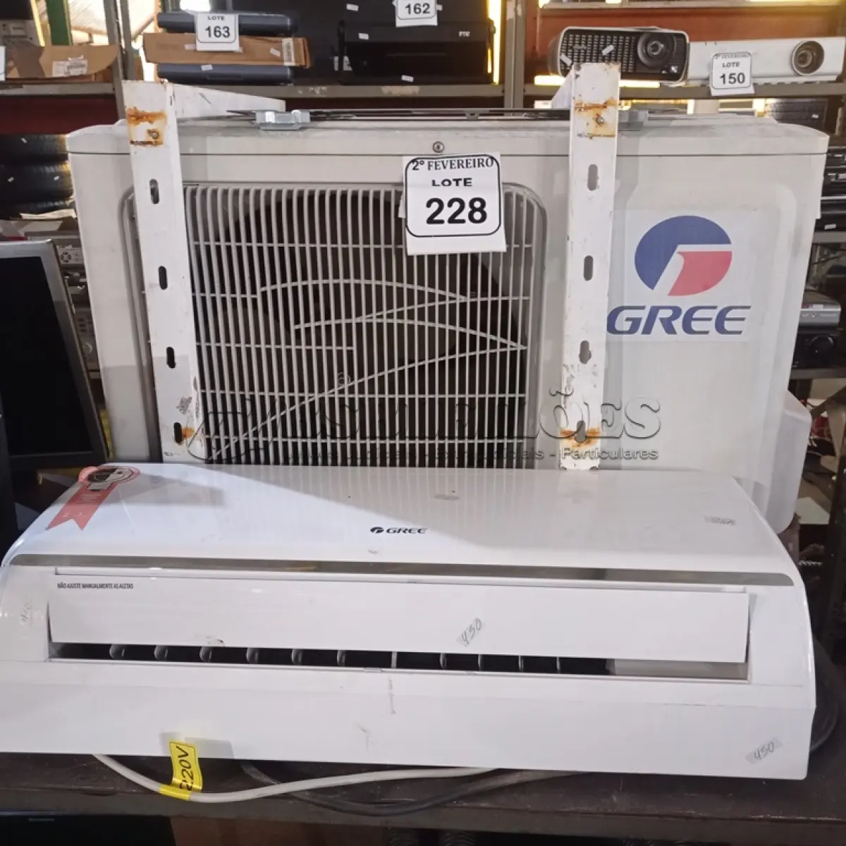 LOTE 228 -  01 AR CONDICIONADO SEM CONTROLE MARCA GREEN 9.000 BTUS. (NO ESTADO) ATENÇÃO! FAZER A VISITAÇÃO ANTES DE ARREMATAR, NÃO SABEMOS SE FUNCIONA. LEILÃO NÃO TEM GARANTIA E NEM DEVOLUÇÃO, SUJEITO A POSSÍVEIS AVARIAS VISÍVEIS/OCULTAS E/OU AUSÊNCIA DE COMPONENTES.