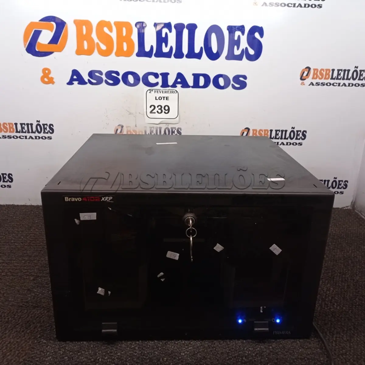 LOTE 239 -  01 IMPRESSORA A LASER PARA GRAVAÇÃO DE CDS. (NO ESTADO) ATENÇÃO! FAZER A VISITAÇÃO ANTES DE ARREMATAR, NÃO SABEMOS SE FUNCIONA. LEILÃO NÃO TEM GARANTIA E NEM DEVOLUÇÃO, SUJEITO A POSSÍVEIS AVARIAS VISÍVEIS/OCULTAS E/OU AUSÊNCIA DE COMPONENTES.