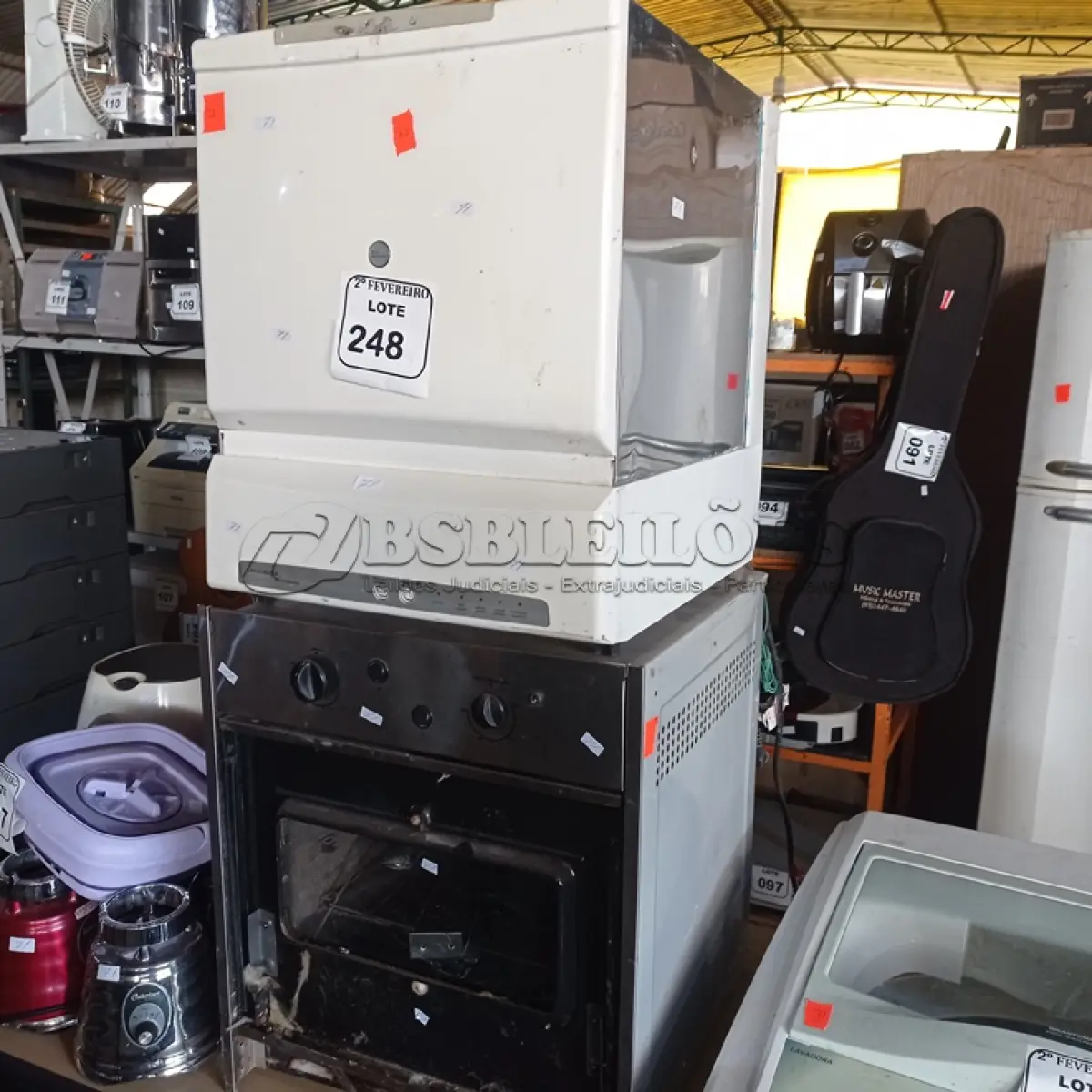 LOTE 248 -  01 FORNO ELÉTRICO E 01 LAVA LOUÇAS COM AVARIAS. (NO ESTADO) ATENÇÃO! FAZER A VISITAÇÃO ANTES DE ARREMATAR, NÃO SABEMOS SE FUNCIONA. LEILÃO NÃO TEM GARANTIA E NEM DEVOLUÇÃO, SUJEITO A POSSÍVEIS AVARIAS VISÍVEIS/OCULTAS E/OU AUSÊNCIA DE COMPONENTES.