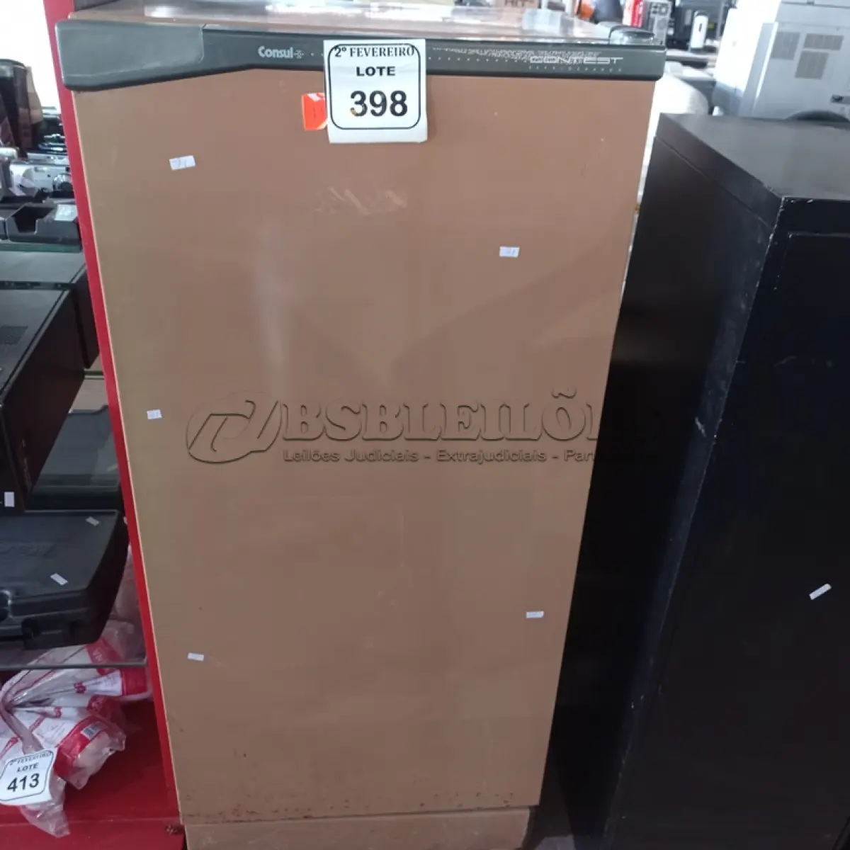 LOTE 398 - 01 GELADEIRA MARCA CONSUL 220V. (NO ESTADO) ATENÇÃO! FAZER A VISITAÇÃO ANTES DE ARREMATAR, NÃO SABEMOS SE FUNCIONA. LEILÃO NÃO TEM GARANTIA E NEM DEVOLUÇÃO, SUJEITO A POSSÍVEIS AVARIAS VISÍVEIS/OCULTAS E/OU AUSÊNCIA DE COMPONENTES.