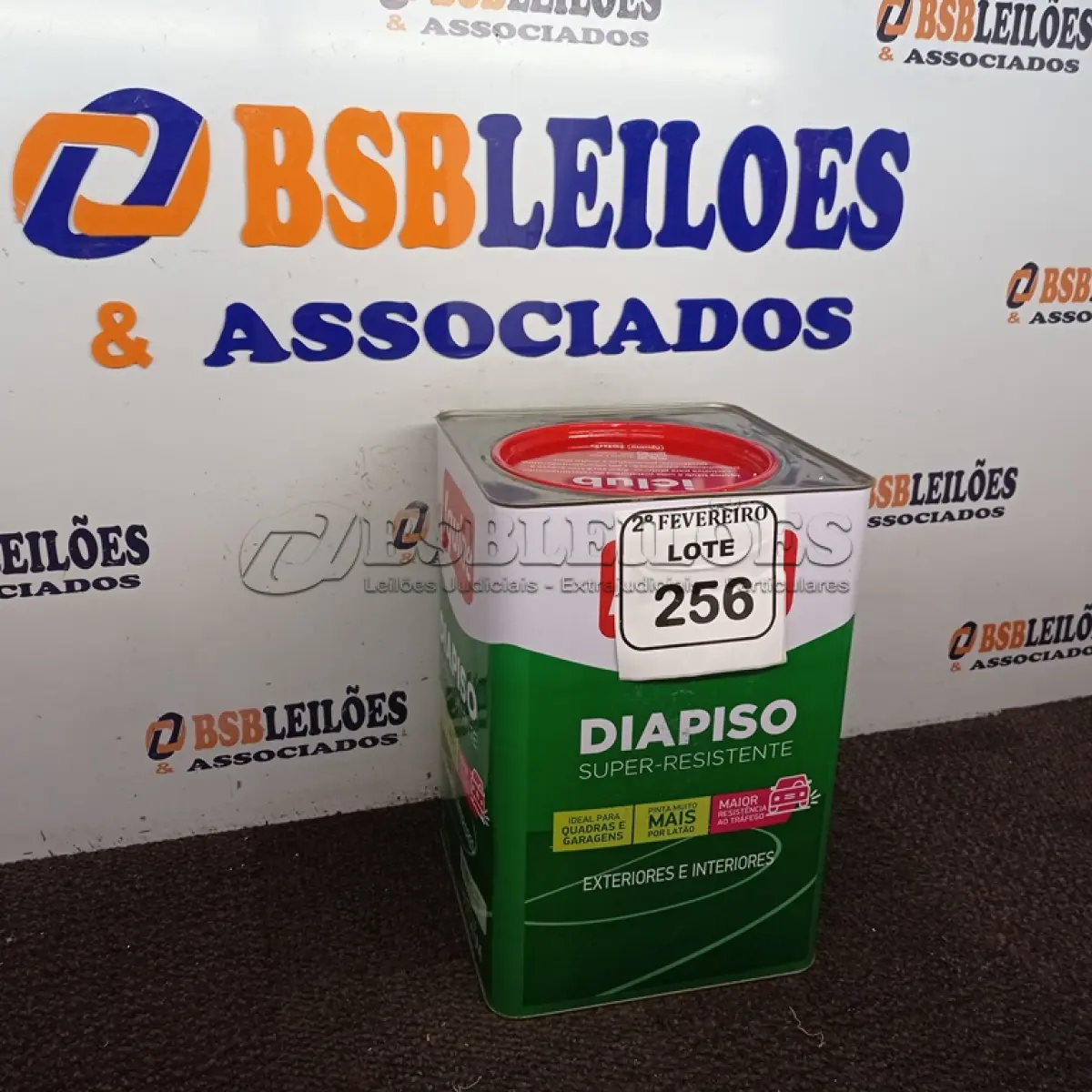 LOTE 256 - 01 LATA DE TINTA IQUINE DIA PISO NA COR AZUL PROFUNDO 18 L. (NO ESTADO) ATENÇÃO! FAZER A VISITAÇÃO ANTES DE ARREMATAR, NÃO SABEMOS SE FUNCIONA. LEILÃO NÃO TEM GARANTIA E NEM DEVOLUÇÃO, SUJEITO A POSSÍVEIS AVARIAS VISÍVEIS/OCULTAS E/OU AUSÊNCIA DE COMPONENTES.