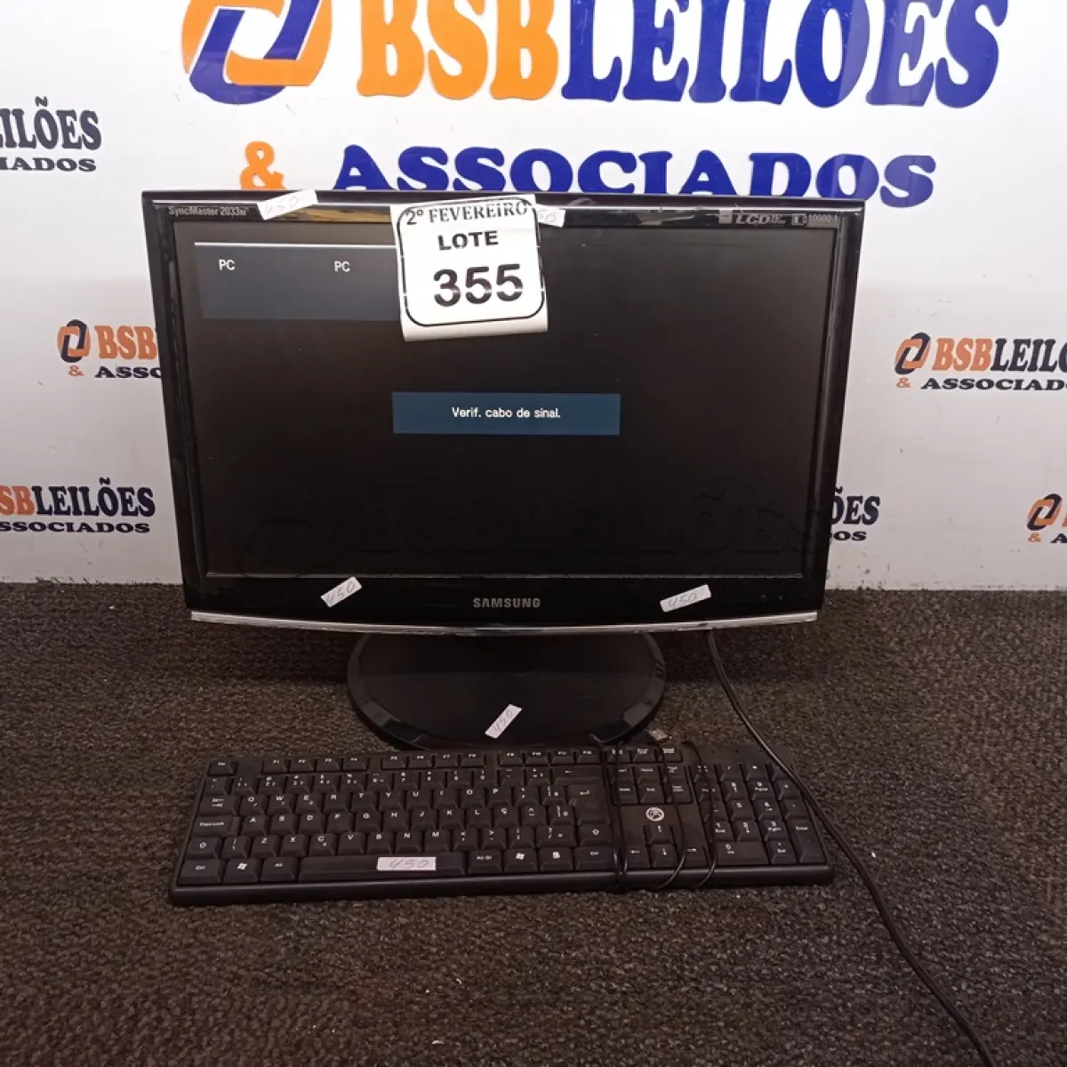 LOTE 355 -  01 MONITOR SAMSUNG COM TECLADO (NO ESTADO) ATENÇÃO! FAZER A VISITAÇÃO ANTES DE ARREMATAR, NÃO SABEMOS SE FUNCIONA. LEILÃO NÃO TEM GARANTIA E NEM DEVOLUÇÃO, SUJEITO A POSSÍVEIS AVARIAS VISÍVEIS/OCULTAS E/OU AUSÊNCIA DE COMPONENTES.