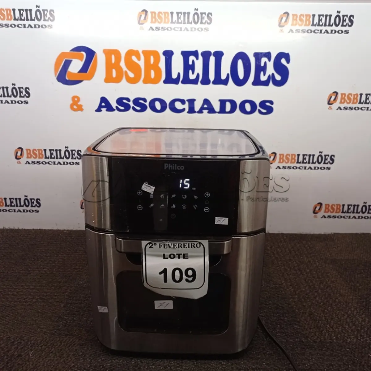 LOTE 109 - 01 FRITADEIRA A AR E FORNO 4 EM 1 MARCA PHILCO 220V COM AVARIAS.  (NO ESTADO) ATENÇÃO! FAZER A VISITAÇÃO ANTES DE ARREMATAR, NÃO SABEMOS SE FUNCIONA. LEILÃO NÃO TEM GARANTIA E NEM DEVOLUÇÃO, SUJEITO A POSSÍVEIS AVARIAS VISÍVEIS/OCULTAS E/OU AUSÊNCIA DE COMPONENTES.
