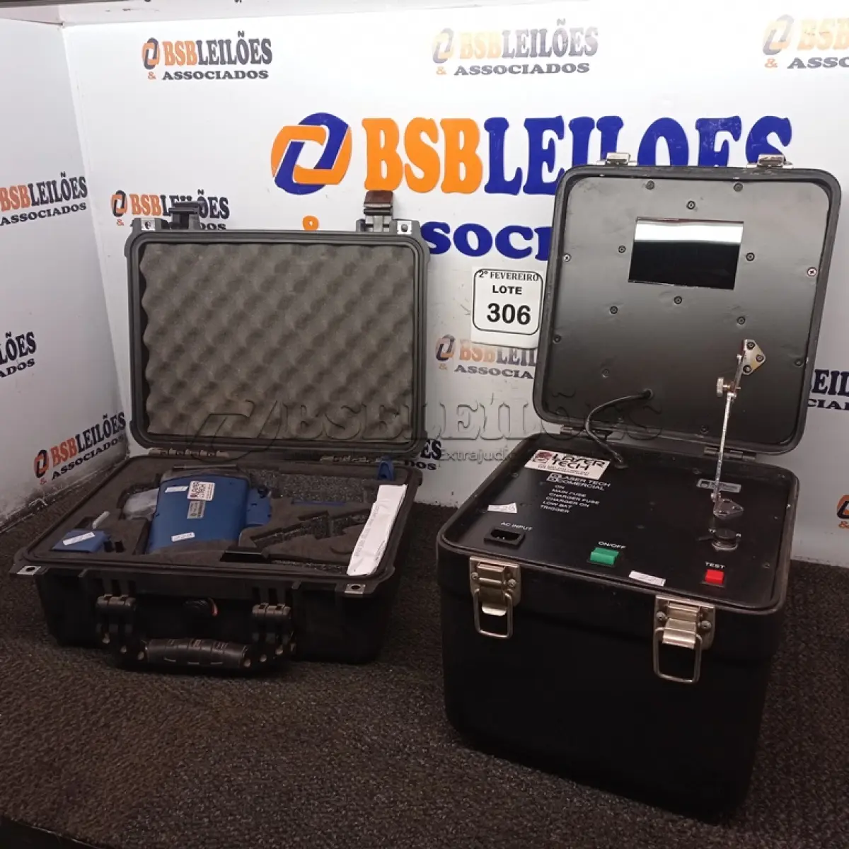 LOTE 306 - 01 RADAR MÓVEL.  (NO ESTADO) ATENÇÃO! FAZER A VISITAÇÃO ANTES DE ARREMATAR, NÃO SABEMOS SE FUNCIONA. LEILÃO NÃO TEM GARANTIA E NEM DEVOLUÇÃO, SUJEITO A POSSÍVEIS AVARIAS VISÍVEIS/OCULTAS E/OU AUSÊNCIA DE COMPONENTES.