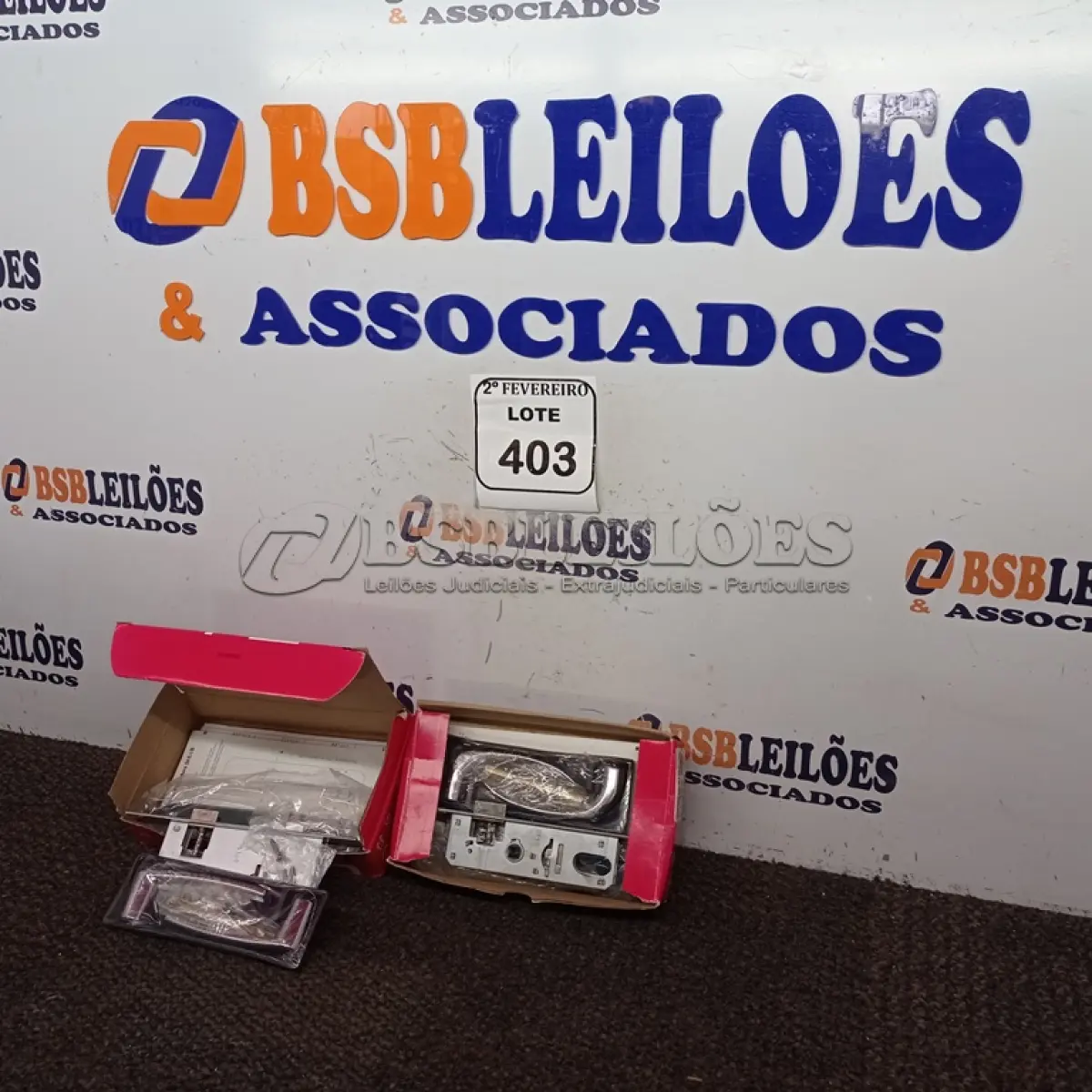 LOTE 403 - 02 FECHADURAS MARCA PADO CONCEPT. (NOVO) (NO ESTADO) ATENÇÃO! FAZER A VISITAÇÃO ANTES DE ARREMATAR, NÃO SABEMOS SE FUNCIONA. LEILÃO NÃO TEM GARANTIA E NEM DEVOLUÇÃO, SUJEITO A POSSÍVEIS AVARIAS VISÍVEIS/OCULTAS E/OU AUSÊNCIA DE COMPONENTES.