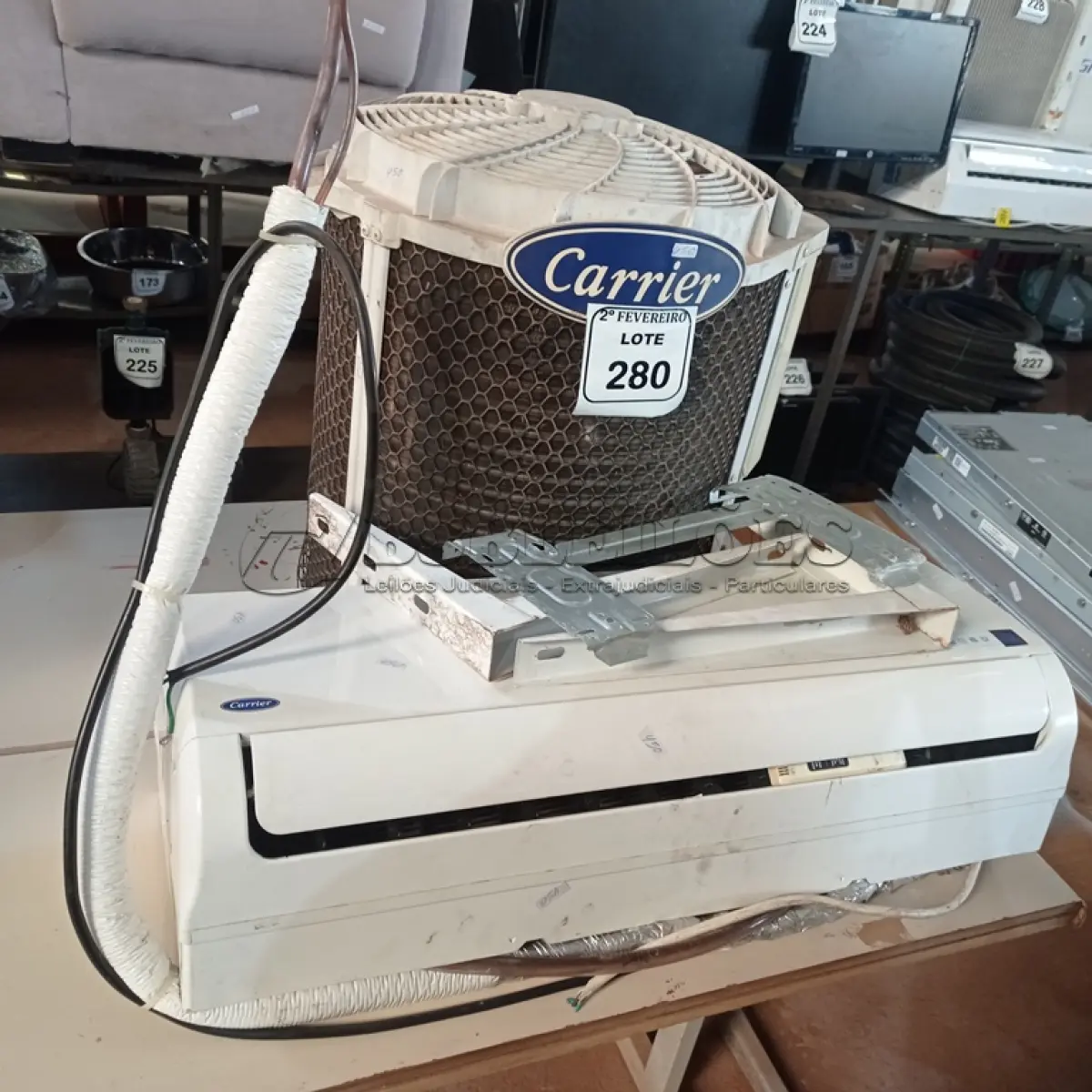 LOTE 280 -  01 AR CONDICIONADO SEM CONTROLE CARRIER 12.000BTUS. (NO ESTADO) ATENÇÃO! FAZER A VISITAÇÃO ANTES DE ARREMATAR, NÃO SABEMOS SE FUNCIONA. LEILÃO NÃO TEM GARANTIA E NEM DEVOLUÇÃO, SUJEITO A POSSÍVEIS AVARIAS VISÍVEIS/OCULTAS E/OU AUSÊNCIA DE COMPONENTES.