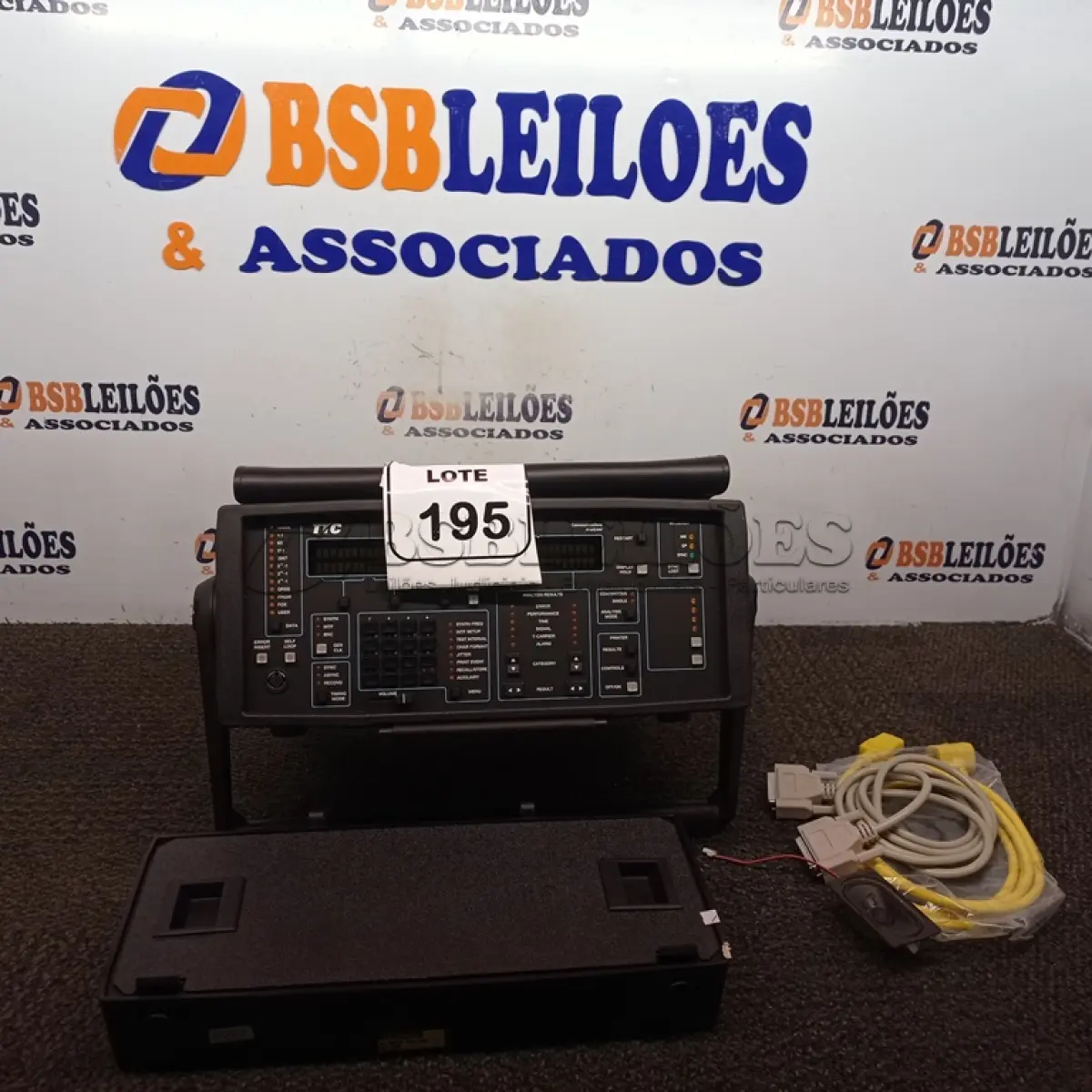 LOTE 195 - 01 APARELHO ANALISADOR DE COMUNICAÇÃO FIREBERD 6000.  (NO ESTADO) ATENÇÃO! FAZER A VISITAÇÃO ANTES DE ARREMATAR, NÃO SABEMOS SE FUNCIONA. LEILÃO NÃO TEM GARANTIA E NEM DEVOLUÇÃO, SUJEITO A POSSÍVEIS AVARIAS VISÍVEIS/OCULTAS E/OU AUSÊNCIA DE COMPONENTES.
