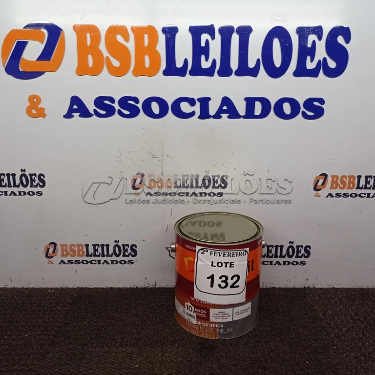 LOTE 132 - 01 LATA DE TINTA ESMALTE SINTÉTICO PARA MADEIRA E METAL 3,6L NA COR BRILHANTE AMARELO OURO MARCA SUVINIL (NOVO). (NO ESTADO) ATENÇÃO! FAZER A VISITAÇÃO ANTES DE ARREMATAR, NÃO SABEMOS SE FUNCIONA. LEILÃO NÃO TEM GARANTIA E NEM DEVOLUÇÃO, SUJEITO A POSSÍVEIS AVARIAS VISÍVEIS/OCULTAS E/OU AUSÊNCIA DE COMPONENTES.