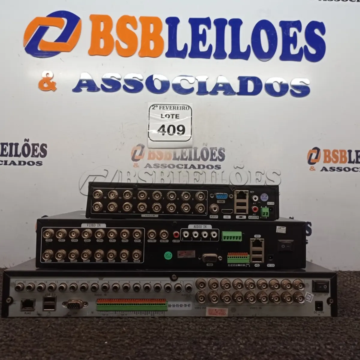 LOTE 409 - 03 DVR DIVERSOS. (NO ESTADO) ATENÇÃO! FAZER A VISITAÇÃO ANTES DE ARREMATAR, NÃO SABEMOS SE FUNCIONA. LEILÃO NÃO TEM GARANTIA E NEM DEVOLUÇÃO, SUJEITO A POSSÍVEIS AVARIAS VISÍVEIS/OCULTAS E/OU AUSÊNCIA DE COMPONENTES.