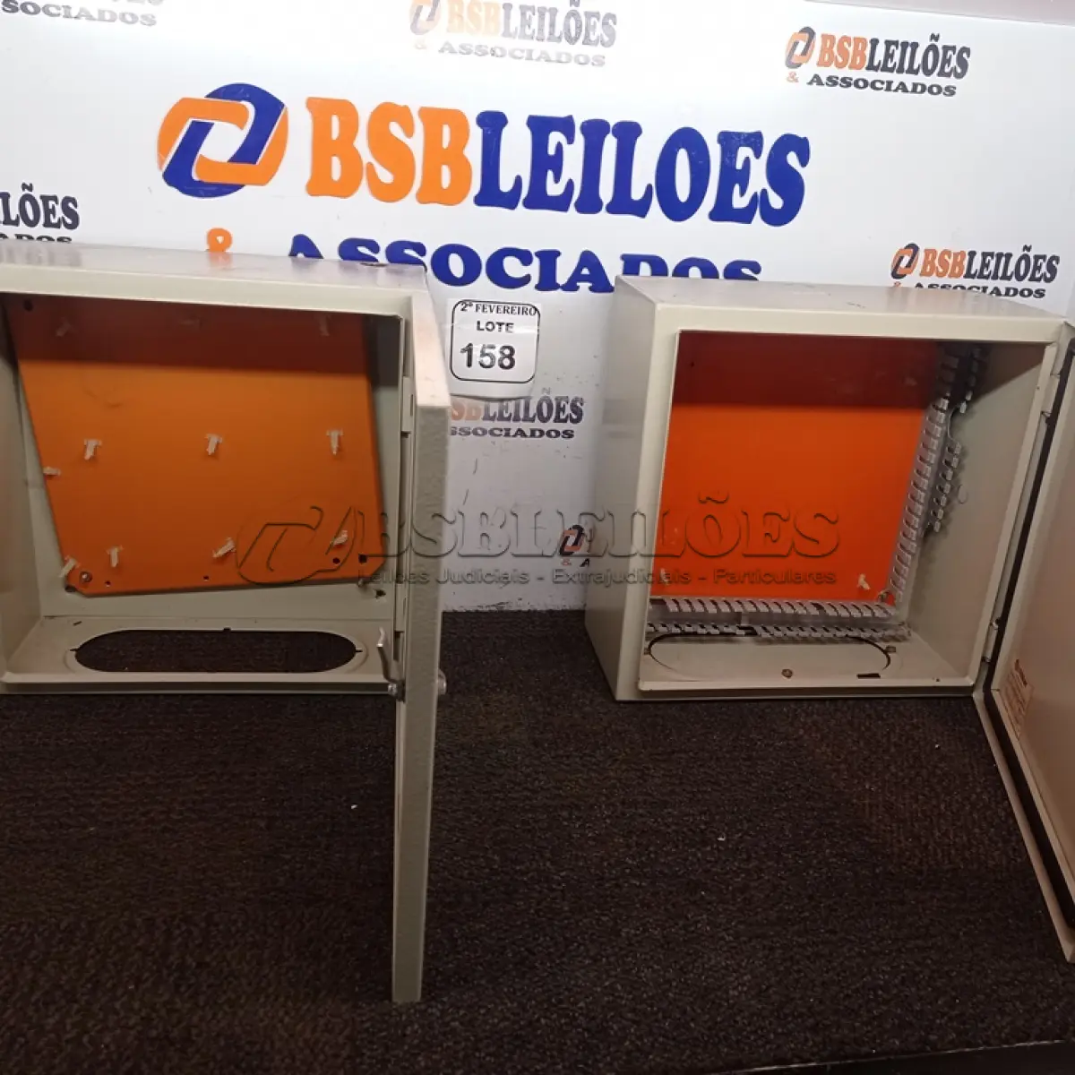 LOTE 158 - 02 QUADROS ELÉTRICOS. (NO ESTADO) ATENÇÃO! FAZER A VISITAÇÃO ANTES DE ARREMATAR, NÃO SABEMOS SE FUNCIONA. LEILÃO NÃO TEM GARANTIA E NEM DEVOLUÇÃO, SUJEITO A POSSÍVEIS AVARIAS VISÍVEIS/OCULTAS E/OU AUSÊNCIA DE COMPONENTES.
