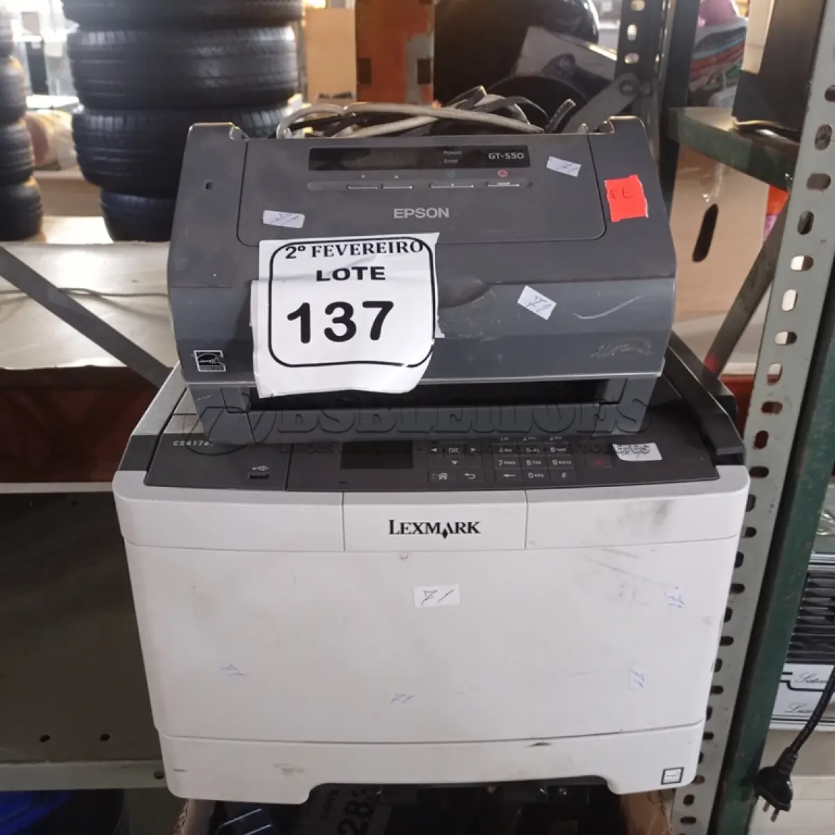 LOTE 137 - 02 IMPRESSORAS SENDO 01 LEXMARK E 01 LX 300 MARCAS EPSON E 01 SCANNER.  (NO ESTADO) ATENÇÃO! FAZER A VISITAÇÃO ANTES DE ARREMATAR, NÃO SABEMOS SE FUNCIONA. LEILÃO NÃO TEM GARANTIA E NEM DEVOLUÇÃO, SUJEITO A POSSÍVEIS AVARIAS VISÍVEIS/OCULTAS E/OU AUSÊNCIA DE COMPONENTES.