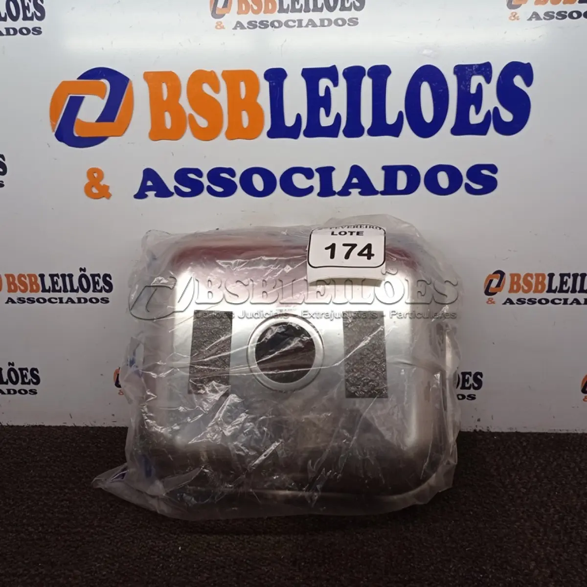 LOTE 174 - 01 CUBA EM AÇO INOX QUADRADA. (NOVO) (NO ESTADO) ATENÇÃO! FAZER A VISITAÇÃO ANTES DE ARREMATAR, NÃO SABEMOS SE FUNCIONA. LEILÃO NÃO TEM GARANTIA E NEM DEVOLUÇÃO, SUJEITO A POSSÍVEIS AVARIAS VISÍVEIS/OCULTAS E/OU AUSÊNCIA DE COMPONENTES.