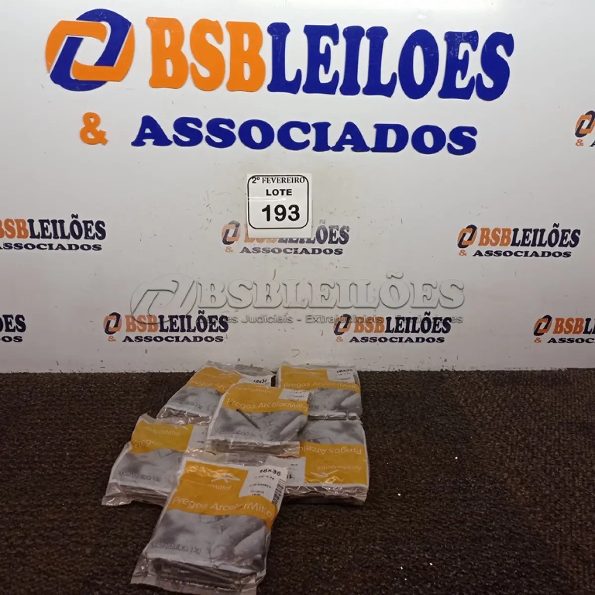 LOTE 193 - 06 KG DE PREGOS MARCA ARCELORMITTA 18X36. (NOVO) (NO ESTADO) ATENÇÃO! FAZER A VISITAÇÃO ANTES DE ARREMATAR, NÃO SABEMOS SE FUNCIONA. LEILÃO NÃO TEM GARANTIA E NEM DEVOLUÇÃO, SUJEITO A POSSÍVEIS AVARIAS VISÍVEIS/OCULTAS E/OU AUSÊNCIA DE COMPONENTES.