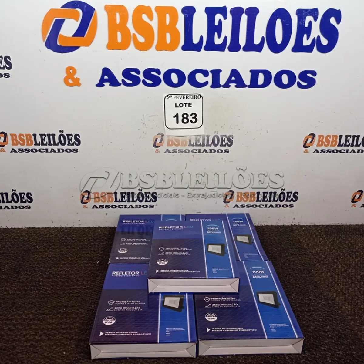 LOTE 183 - 05 REFLETORES DE LED AMBIENTE EXTERNO 100W CADA. (NOVO). (NO ESTADO) ATENÇÃO! FAZER A VISITAÇÃO ANTES DE ARREMATAR, NÃO SABEMOS SE FUNCIONA. LEILÃO NÃO TEM GARANTIA E NEM DEVOLUÇÃO, SUJEITO A POSSÍVEIS AVARIAS VISÍVEIS/OCULTAS E/OU AUSÊNCIA DE COMPONENTES.