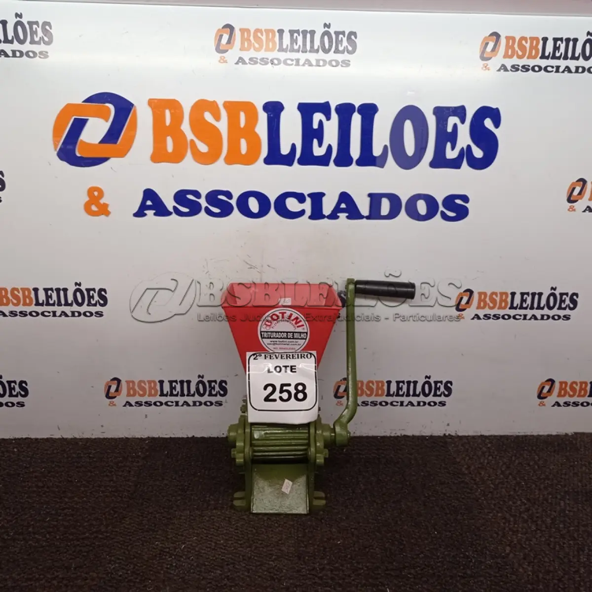 LOTE 258 - 01 DESCASCADOR DE CAFÉ MARCA BOTINI.  (NO ESTADO) ATENÇÃO! FAZER A VISITAÇÃO ANTES DE ARREMATAR, NÃO SABEMOS SE FUNCIONA. LEILÃO NÃO TEM GARANTIA E NEM DEVOLUÇÃO, SUJEITO A POSSÍVEIS AVARIAS VISÍVEIS/OCULTAS E/OU AUSÊNCIA DE COMPONENTES.