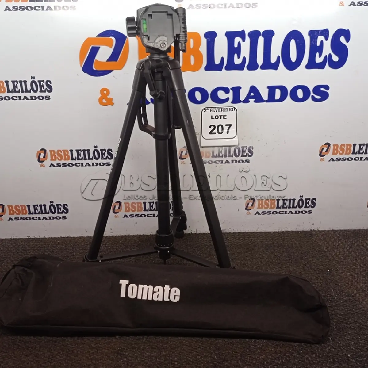 LOTE 207 - 01 TRIPÉ PARA CÂMERA TOMATE MTG-3016. (NO ESTADO) ATENÇÃO! FAZER A VISITAÇÃO ANTES DE ARREMATAR, NÃO SABEMOS SE FUNCIONA. LEILÃO NÃO TEM GARANTIA E NEM DEVOLUÇÃO, SUJEITO A POSSÍVEIS AVARIAS VISÍVEIS/OCULTAS E/OU AUSÊNCIA DE COMPONENTES.