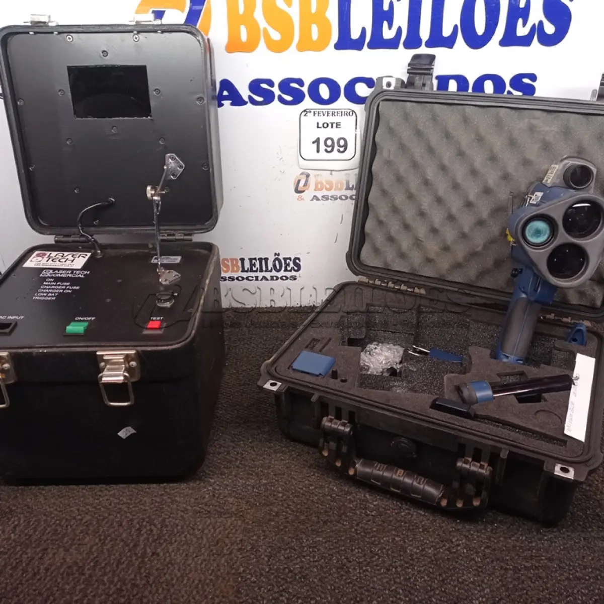 LOTE 199 - 01 RADAR MÓVEL. (NO ESTADO) ATENÇÃO! FAZER A VISITAÇÃO ANTES DE ARREMATAR, NÃO SABEMOS SE FUNCIONA. LEILÃO NÃO TEM GARANTIA E NEM DEVOLUÇÃO, SUJEITO A POSSÍVEIS AVARIAS VISÍVEIS/OCULTAS E/OU AUSÊNCIA DE COMPONENTES.