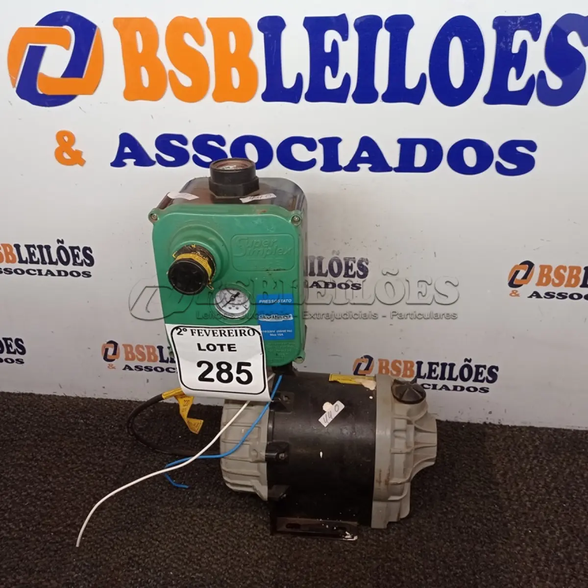 LOTE 285 -   01 BOMBA PRESSURIZADORA MARCA SYLLENTE. (NO ESTADO) ATENÇÃO! FAZER A VISITAÇÃO ANTES DE ARREMATAR, NÃO SABEMOS SE FUNCIONA. LEILÃO NÃO TEM GARANTIA E NEM DEVOLUÇÃO, SUJEITO A POSSÍVEIS AVARIAS VISÍVEIS/OCULTAS E/OU AUSÊNCIA DE COMPONENTES.