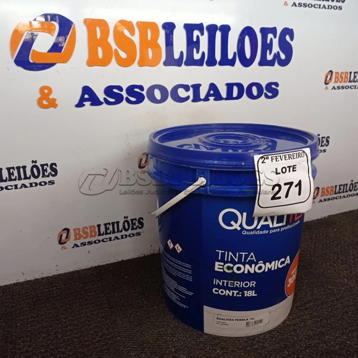 LOTE 271 - 01 GALÃO DE TINTA PARA INTERIOR QUALITEX NA COR PEROLA 18L RENDE ATÉ 300M. (NO ESTADO) ATENÇÃO! FAZER A VISITAÇÃO ANTES DE ARREMATAR, NÃO SABEMOS SE FUNCIONA. LEILÃO NÃO TEM GARANTIA E NEM DEVOLUÇÃO, SUJEITO A POSSÍVEIS AVARIAS VISÍVEIS/OCULTAS E/OU AUSÊNCIA DE COMPONENTES.