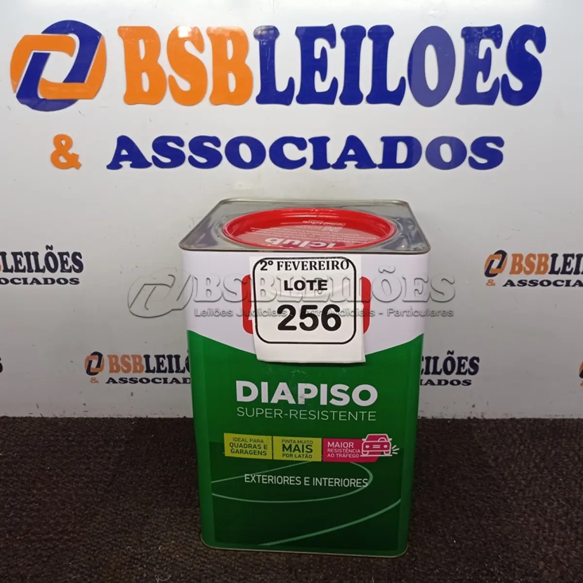 LOTE 256 - 01 LATA DE TINTA IQUINE DIA PISO NA COR AZUL PROFUNDO 18 L. (NO ESTADO) ATENÇÃO! FAZER A VISITAÇÃO ANTES DE ARREMATAR, NÃO SABEMOS SE FUNCIONA. LEILÃO NÃO TEM GARANTIA E NEM DEVOLUÇÃO, SUJEITO A POSSÍVEIS AVARIAS VISÍVEIS/OCULTAS E/OU AUSÊNCIA DE COMPONENTES.