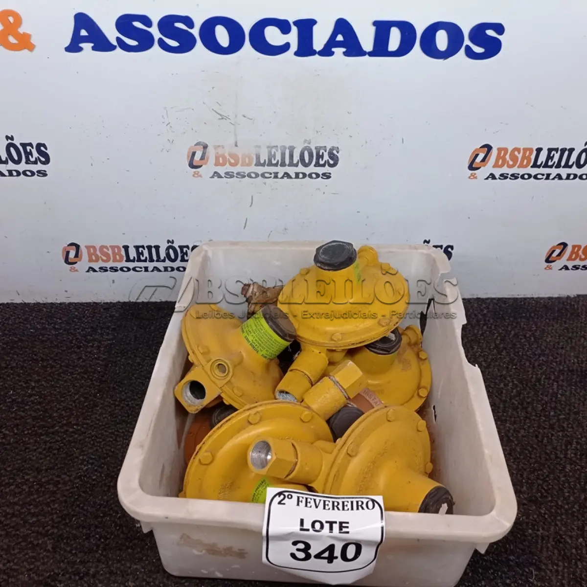 LOTE 340 - 01 LOTE C/APROXIMADAMENTE 07 REGULADORES DE GÁS MARCAS E MODELOS DIVERSOS. (NO ESTADO) ATENÇÃO! FAZER A VISITAÇÃO ANTES DE ARREMATAR, NÃO SABEMOS SE FUNCIONA. LEILÃO NÃO TEM GARANTIA E NEM DEVOLUÇÃO, SUJEITO A POSSÍVEIS AVARIAS VISÍVEIS/OCULTAS E/OU AUSÊNCIA DE COMPONENTES.