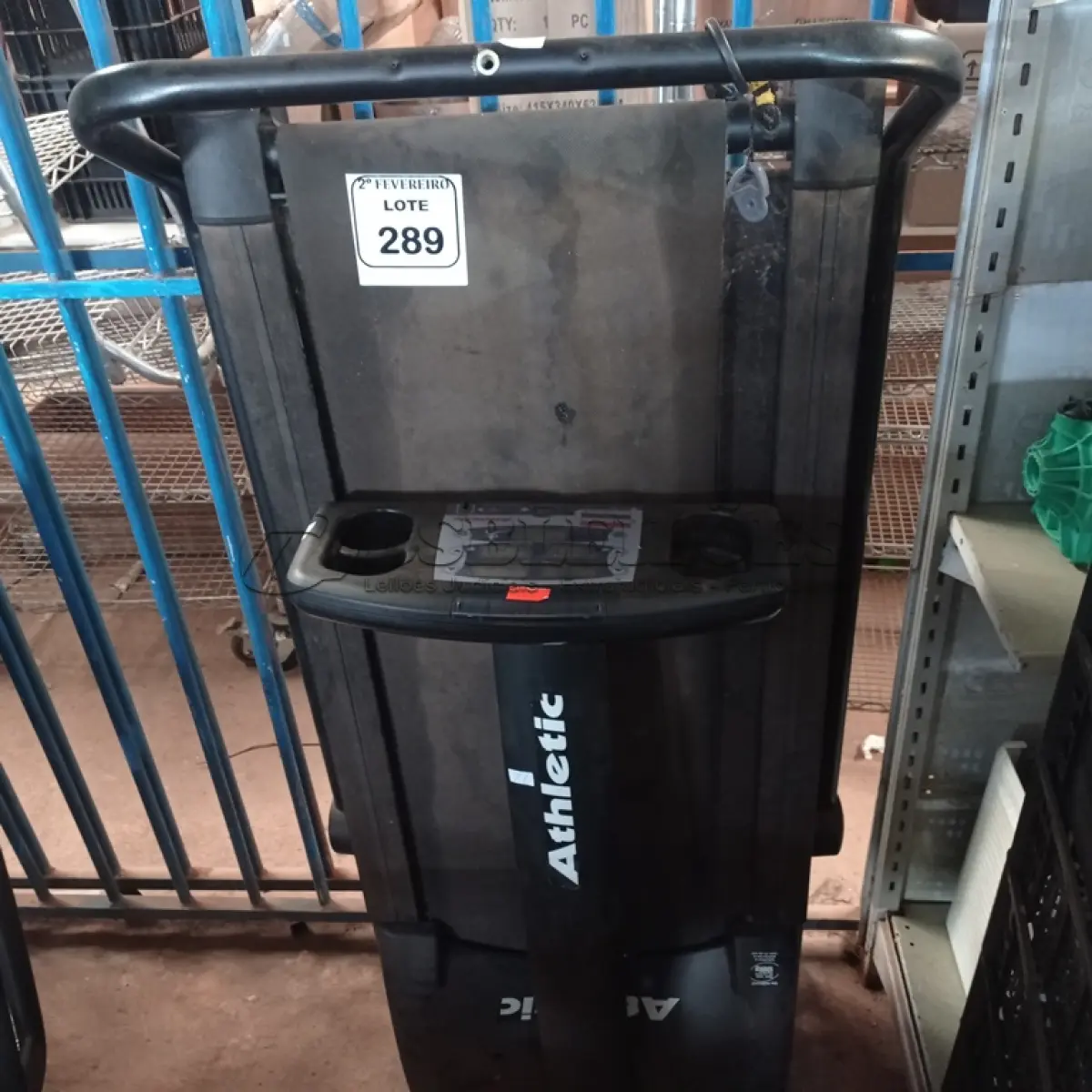 LOTE 289 -  01 ESTEIRA ERGOMÉTRICA. (NO ESTADO) ATENÇÃO! FAZER A VISITAÇÃO ANTES DE ARREMATAR, NÃO SABEMOS SE FUNCIONA. LEILÃO NÃO TEM GARANTIA E NEM DEVOLUÇÃO, SUJEITO A POSSÍVEIS AVARIAS VISÍVEIS/OCULTAS E/OU AUSÊNCIA DE COMPONENTES.