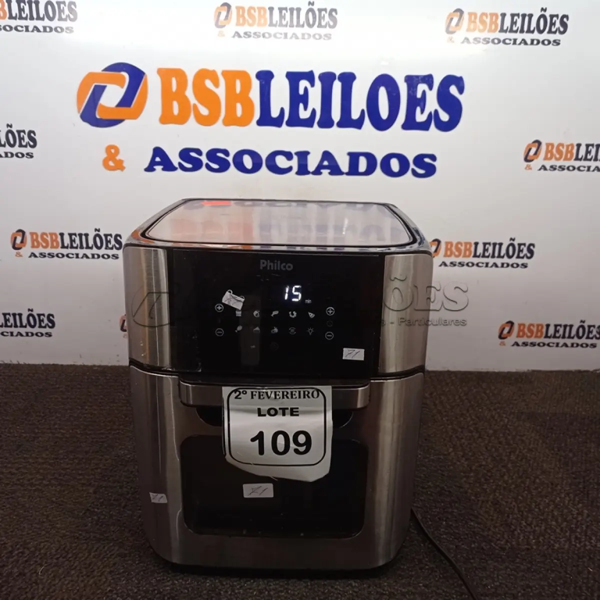 LOTE 109 - 01 FRITADEIRA A AR E FORNO 4 EM 1 MARCA PHILCO 220V COM AVARIAS.  (NO ESTADO) ATENÇÃO! FAZER A VISITAÇÃO ANTES DE ARREMATAR, NÃO SABEMOS SE FUNCIONA. LEILÃO NÃO TEM GARANTIA E NEM DEVOLUÇÃO, SUJEITO A POSSÍVEIS AVARIAS VISÍVEIS/OCULTAS E/OU AUSÊNCIA DE COMPONENTES.