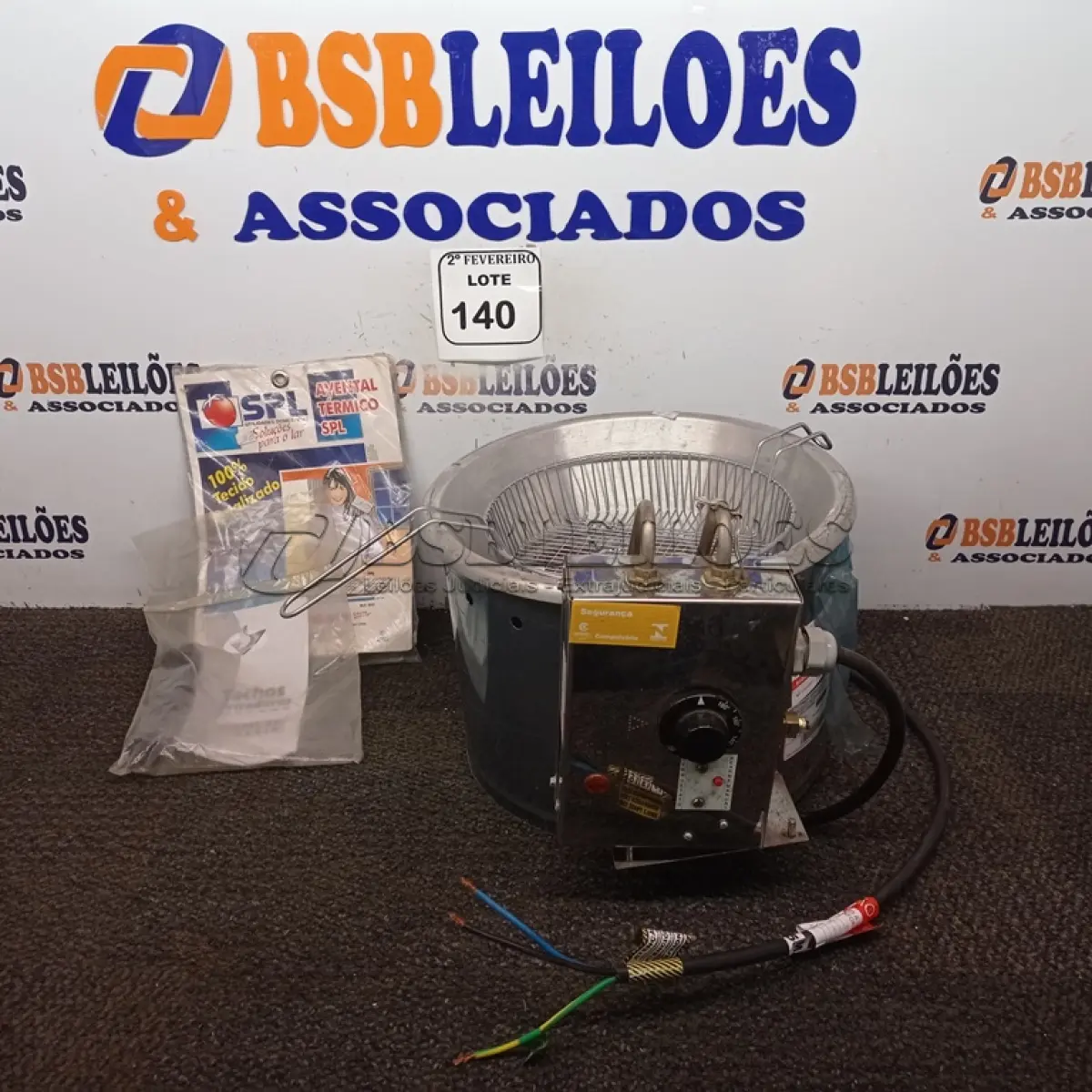 LOTE 140 - 01 FRITADEIRA ELÉTRICA EM INOX MARCA VENÂNCIO. (NO ESTADO) ATENÇÃO! FAZER A VISITAÇÃO ANTES DE ARREMATAR, NÃO SABEMOS SE FUNCIONA. LEILÃO NÃO TEM GARANTIA E NEM DEVOLUÇÃO, SUJEITO A POSSÍVEIS AVARIAS VISÍVEIS/OCULTAS E/OU AUSÊNCIA DE COMPONENTES.