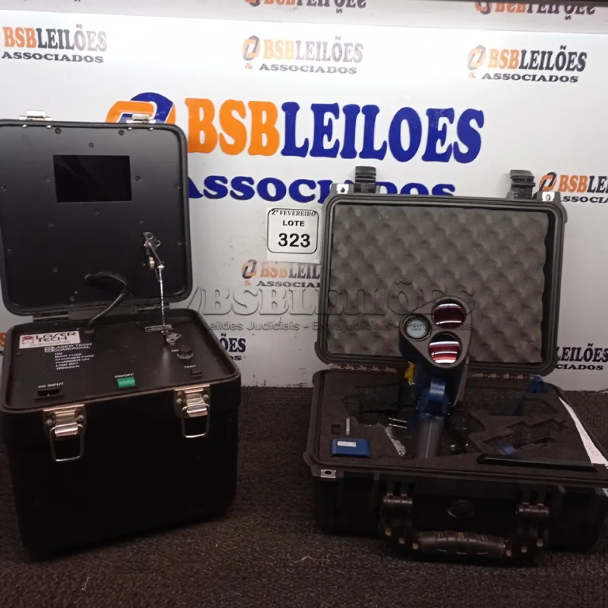 LOTE 323 - 01 RADAR MÓVEL.  (NO ESTADO) ATENÇÃO! FAZER A VISITAÇÃO ANTES DE ARREMATAR, NÃO SABEMOS SE FUNCIONA. LEILÃO NÃO TEM GARANTIA E NEM DEVOLUÇÃO, SUJEITO A POSSÍVEIS AVARIAS VISÍVEIS/OCULTAS E/OU AUSÊNCIA DE COMPONENTES.