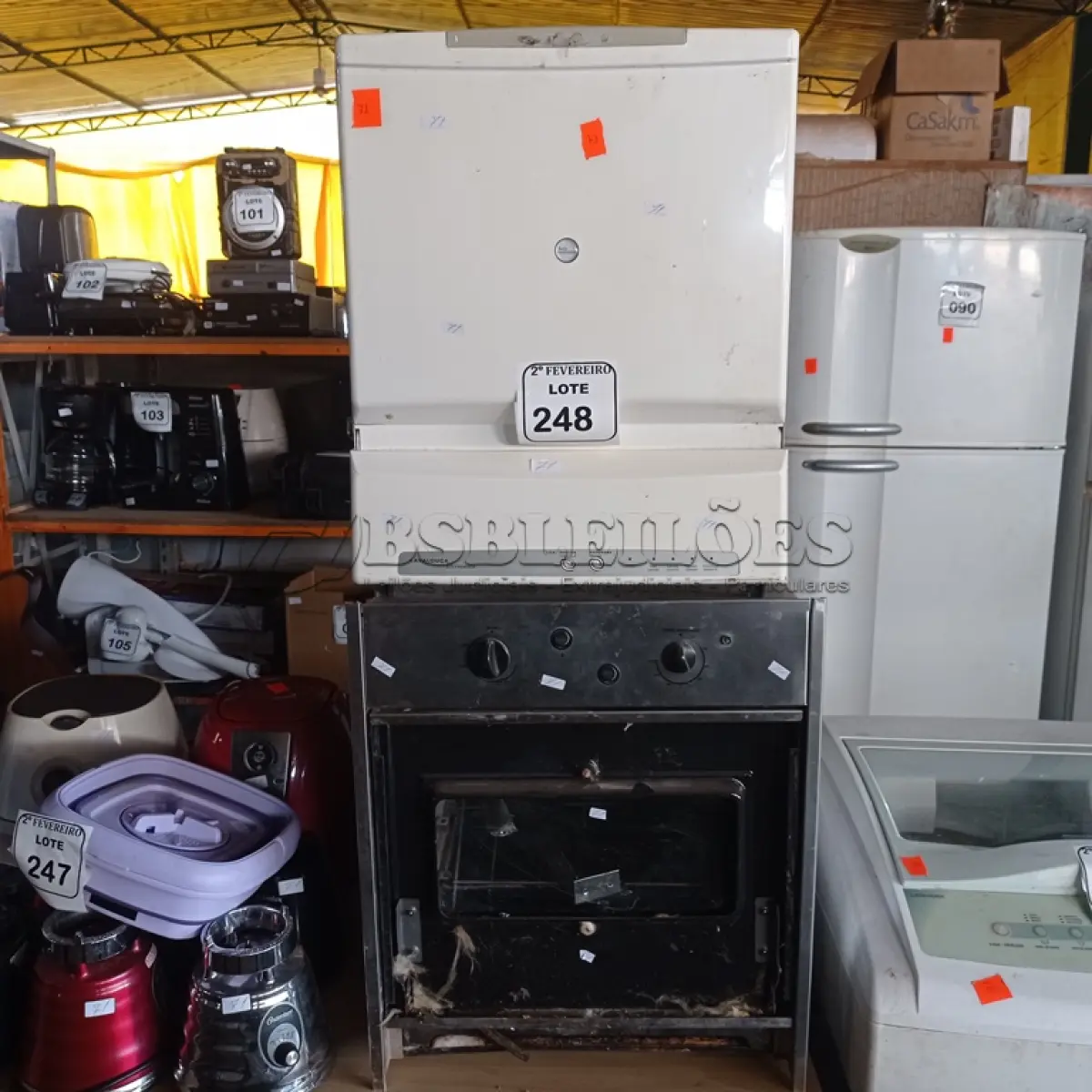LOTE 248 -  01 FORNO ELÉTRICO E 01 LAVA LOUÇAS COM AVARIAS. (NO ESTADO) ATENÇÃO! FAZER A VISITAÇÃO ANTES DE ARREMATAR, NÃO SABEMOS SE FUNCIONA. LEILÃO NÃO TEM GARANTIA E NEM DEVOLUÇÃO, SUJEITO A POSSÍVEIS AVARIAS VISÍVEIS/OCULTAS E/OU AUSÊNCIA DE COMPONENTES.