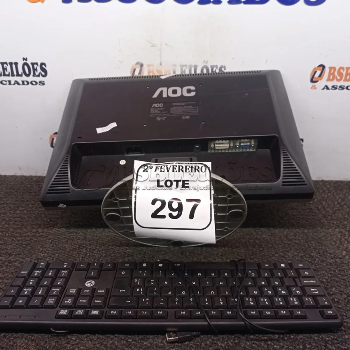 LOTE 297 -  01 MONITOR AOC. (NO ESTADO) ATENÇÃO! FAZER A VISITAÇÃO ANTES DE ARREMATAR, NÃO SABEMOS SE FUNCIONA. LEILÃO NÃO TEM GARANTIA E NEM DEVOLUÇÃO, SUJEITO A POSSÍVEIS AVARIAS VISÍVEIS/OCULTAS E/OU AUSÊNCIA DE COMPONENTES.