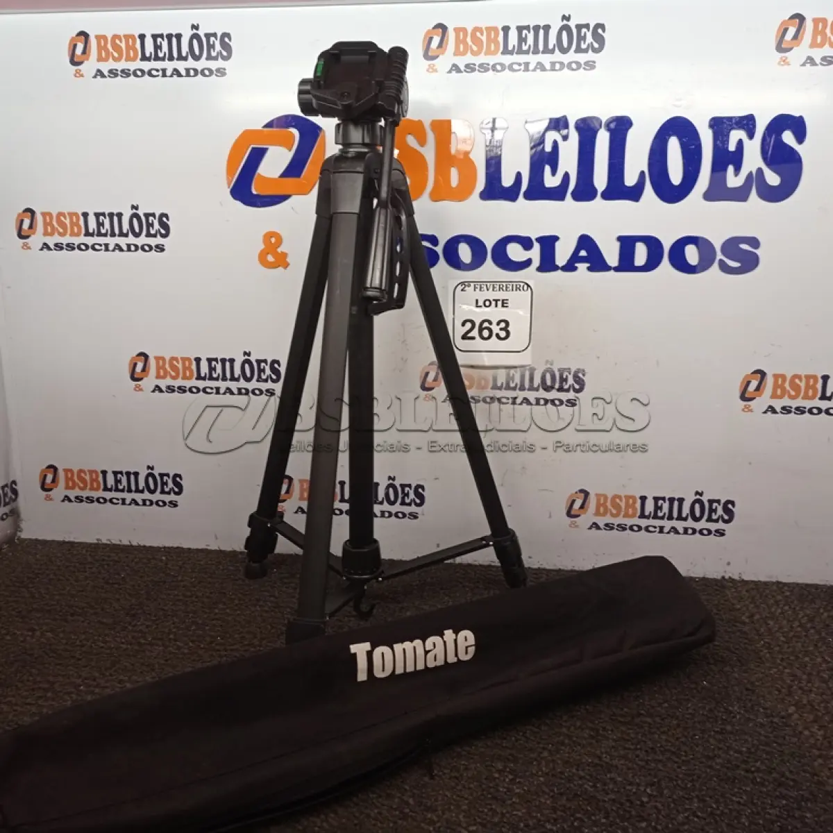 LOTE 263 - 01 TRIPÉ P/CÂMERA FOTOGRÁFICA MARCA TOMATE MODELO MTG-3016. (NO ESTADO) ATENÇÃO! FAZER A VISITAÇÃO ANTES DE ARREMATAR, NÃO SABEMOS SE FUNCIONA. LEILÃO NÃO TEM GARANTIA E NEM DEVOLUÇÃO, SUJEITO A POSSÍVEIS AVARIAS VISÍVEIS/OCULTAS E/OU AUSÊNCIA DE COMPONENTES.