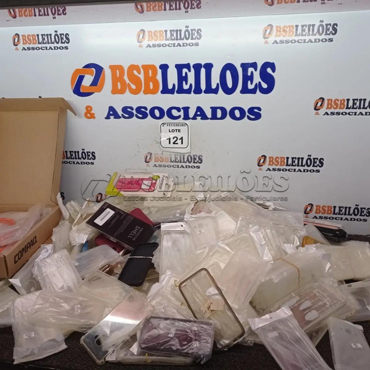 LOTE 121 - 01 LOTE COM GRANDE QUANTIDADE DE CAPINHAS PARA CELULAR DE DIVERSOS MODELOS. (NO ESTADO) ATENÇÃO! FAZER A VISITAÇÃO ANTES DE ARREMATAR, NÃO SABEMOS SE FUNCIONA. LEILÃO NÃO TEM GARANTIA E NEM DEVOLUÇÃO, SUJEITO A POSSÍVEIS AVARIAS VISÍVEIS/OCULTAS E/OU AUSÊNCIA DE COMPONENTES.