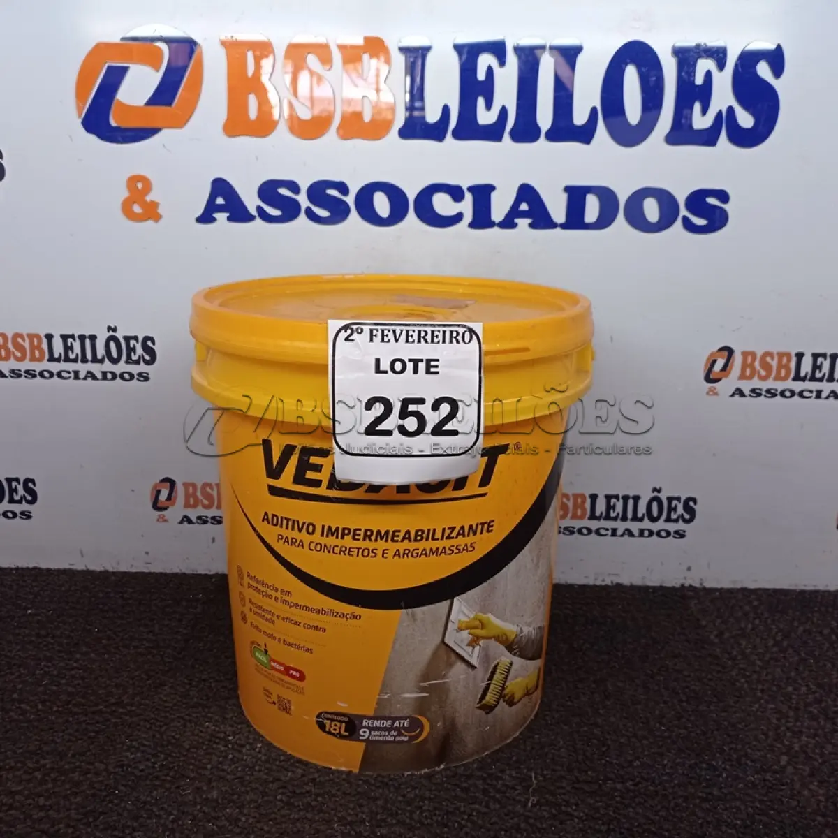 LOTE 252 -  01 BALDE DE ADITIVO IMPERMEABILIZANTE PARA CONCRETO E ARGAMASSAS. 18 L. (NO ESTADO) ATENÇÃO! FAZER A VISITAÇÃO ANTES DE ARREMATAR, NÃO SABEMOS SE FUNCIONA. LEILÃO NÃO TEM GARANTIA E NEM DEVOLUÇÃO, SUJEITO A POSSÍVEIS AVARIAS VISÍVEIS/OCULTAS E/OU AUSÊNCIA DE COMPONENTES.