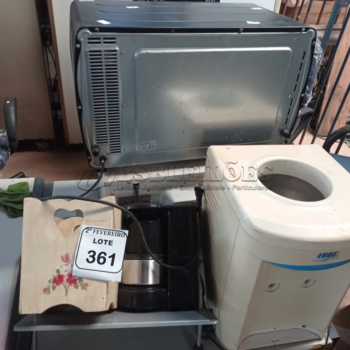 LOTE 361 - 01 FORNO ELÉTRICO MARCA BLACK E DECKER, 01 MICRO-ONDAS PANASONIC E 01 PURIFICADOR DE ÁGUA P/GARRAFÃO MARCA IBBL. (NO ESTADO) ATENÇÃO! FAZER A VISITAÇÃO ANTES DE ARREMATAR, NÃO SABEMOS SE FUNCIONA. LEILÃO NÃO TEM GARANTIA E NEM DEVOLUÇÃO, SUJEITO A POSSÍVEIS AVARIAS VISÍVEIS/OCULTAS E/OU AUSÊNCIA DE COMPONENTES.