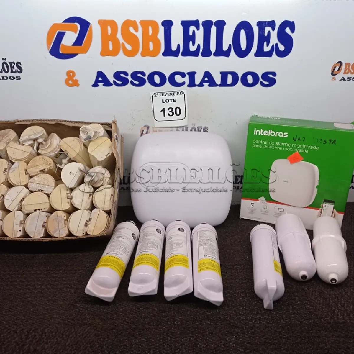 LOTE 130 - 01 CENTRAL DE ALARME, 07 FILTROS PARA PURIFICADOR E VÁRIOS SENSORES DE PRESENÇA. (NO ESTADO) ATENÇÃO! FAZER A VISITAÇÃO ANTES DE ARREMATAR, NÃO SABEMOS SE FUNCIONA. LEILÃO NÃO TEM GARANTIA E NEM DEVOLUÇÃO, SUJEITO A POSSÍVEIS AVARIAS VISÍVEIS/OCULTAS E/OU AUSÊNCIA DE COMPONENTES.