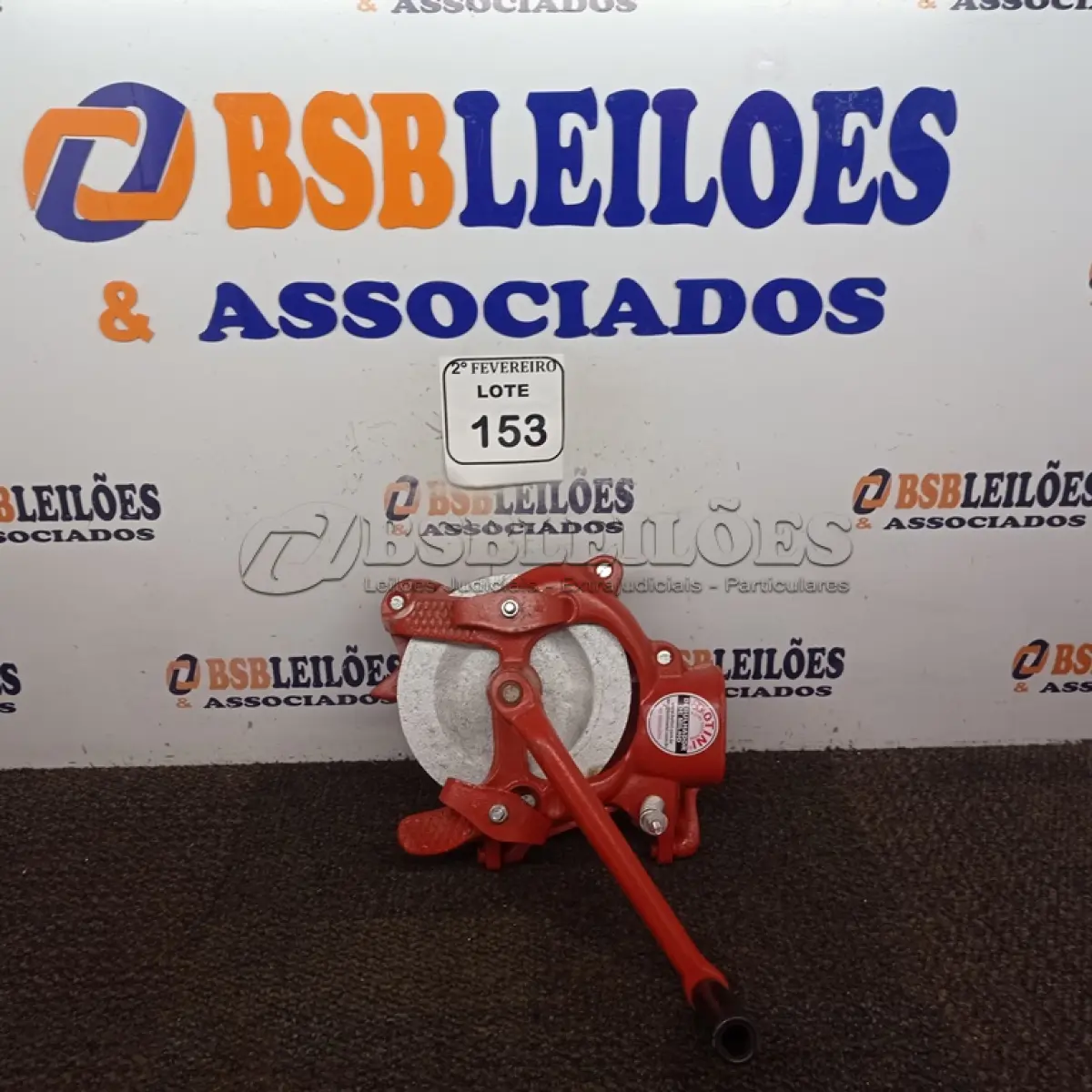 LOTE 153 - 01 DEBULHADOR DE MILHO MARCA BOTINI. (NO ESTADO) ATENÇÃO! FAZER A VISITAÇÃO ANTES DE ARREMATAR, NÃO SABEMOS SE FUNCIONA. LEILÃO NÃO TEM GARANTIA E NEM DEVOLUÇÃO, SUJEITO A POSSÍVEIS AVARIAS VISÍVEIS/OCULTAS E/OU AUSÊNCIA DE COMPONENTES.