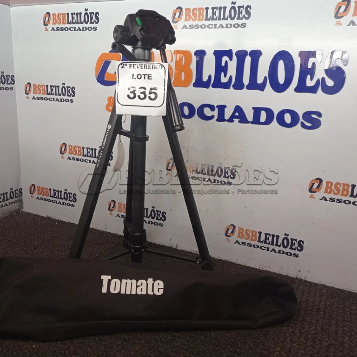 LOTE 335 - 01 TRIPÉ P/CÂMERA FOTOGRÁFICA MARCA TOMATE MODELO MTG-3016. (NO ESTADO) ATENÇÃO! FAZER A VISITAÇÃO ANTES DE ARREMATAR, NÃO SABEMOS SE FUNCIONA. LEILÃO NÃO TEM GARANTIA E NEM DEVOLUÇÃO, SUJEITO A POSSÍVEIS AVARIAS VISÍVEIS/OCULTAS E/OU AUSÊNCIA DE COMPONENTES.