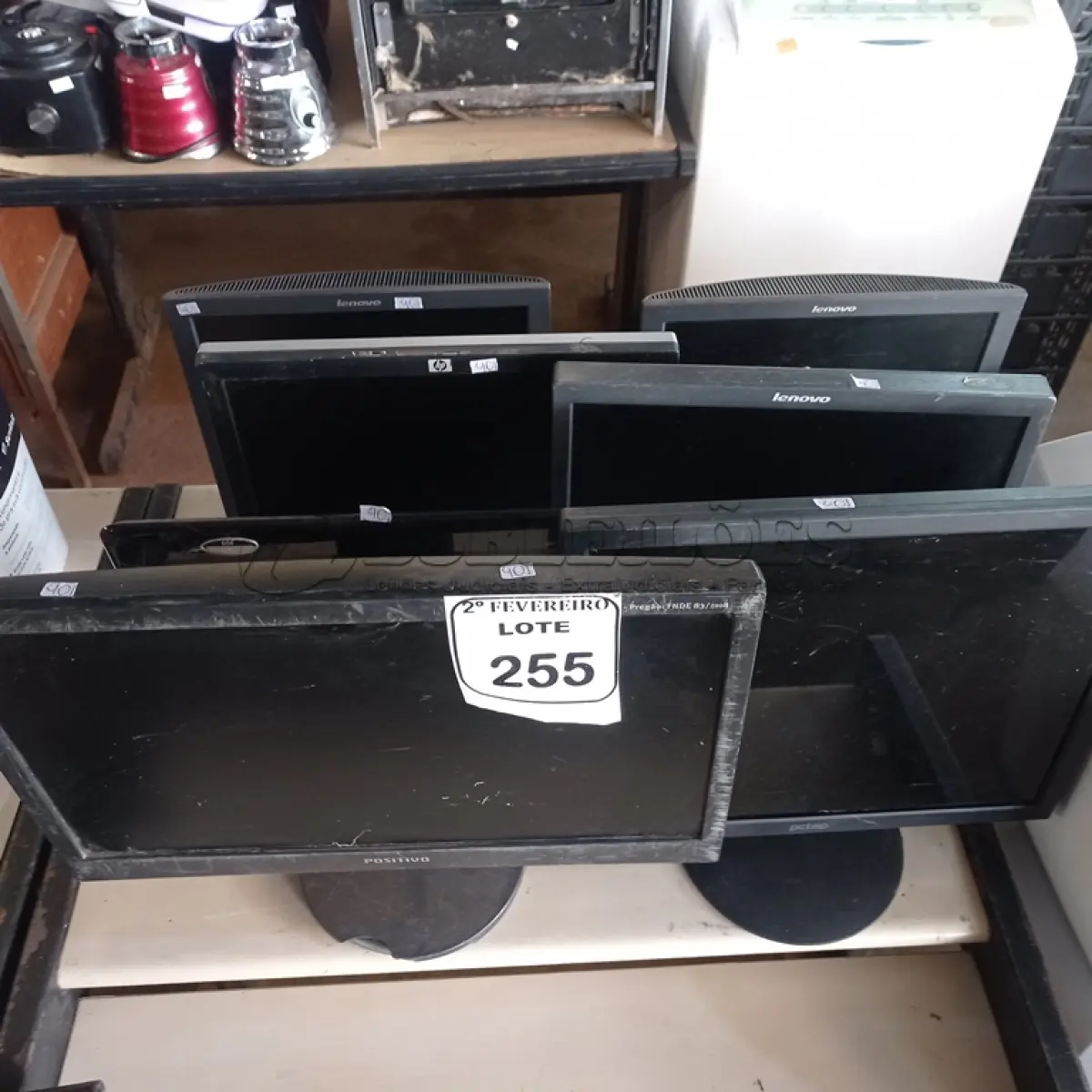 LOTE 255 - 07 MONITORES LCD MARCAS E MODELOS DIVERSOS. (NO ESTADO) ATENÇÃO! FAZER A VISITAÇÃO ANTES DE ARREMATAR, NÃO SABEMOS SE FUNCIONA. LEILÃO NÃO TEM GARANTIA E NEM DEVOLUÇÃO, SUJEITO A POSSÍVEIS AVARIAS VISÍVEIS/OCULTAS E/OU AUSÊNCIA DE COMPONENTES.