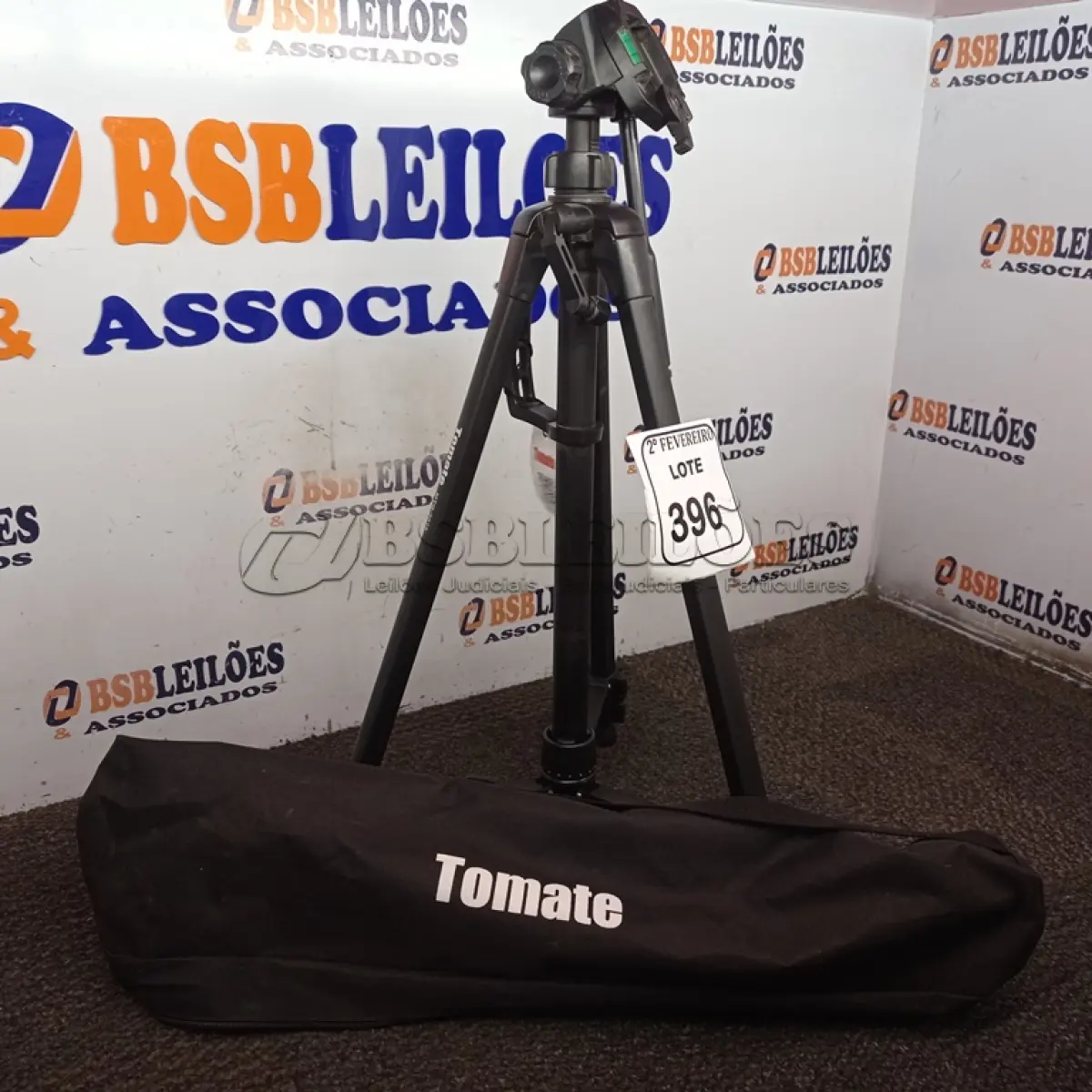 LOTE 396 - 01 TRIPÉ P/CÂMERA FOTOGRÁFICA MARCA TOMATE MODELO MTG-3016. (NO ESTADO) ATENÇÃO! FAZER A VISITAÇÃO ANTES DE ARREMATAR, NÃO SABEMOS SE FUNCIONA. LEILÃO NÃO TEM GARANTIA E NEM DEVOLUÇÃO, SUJEITO A POSSÍVEIS AVARIAS VISÍVEIS/OCULTAS E/OU AUSÊNCIA DE COMPONENTES.