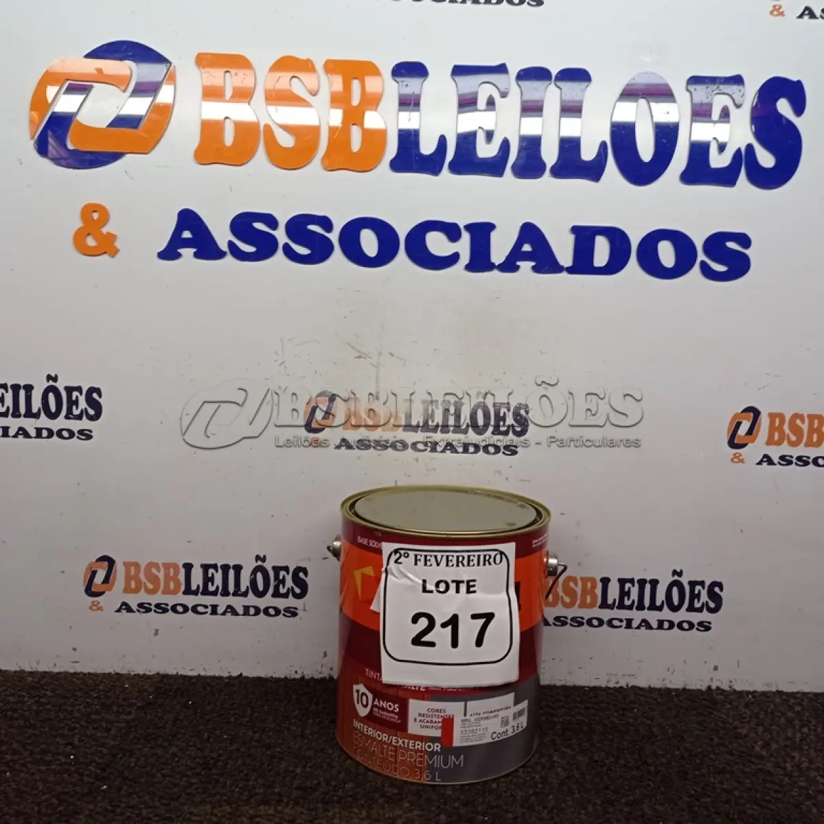 LOTE 217 - 01 LATA DE TINTA ESMALTE SINTÉTICO PARA MADEIRA E METAL 3,6L NA COR BRILHANTE VERMELHO MARCA SUVINIL (NOVO).  (NO ESTADO) ATENÇÃO! FAZER A VISITAÇÃO ANTES DE ARREMATAR, NÃO SABEMOS SE FUNCIONA. LEILÃO NÃO TEM GARANTIA E NEM DEVOLUÇÃO, SUJEITO A POSSÍVEIS AVARIAS VISÍVEIS/OCULTAS E/OU AUSÊNCIA DE COMPONENTES.
