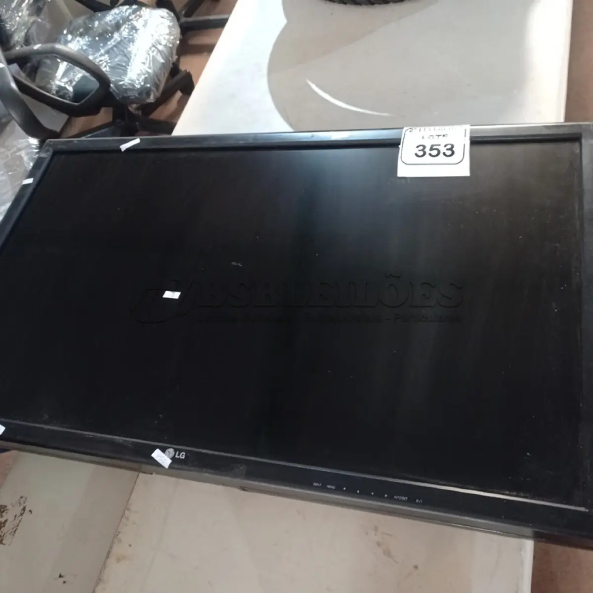 LOTE 353