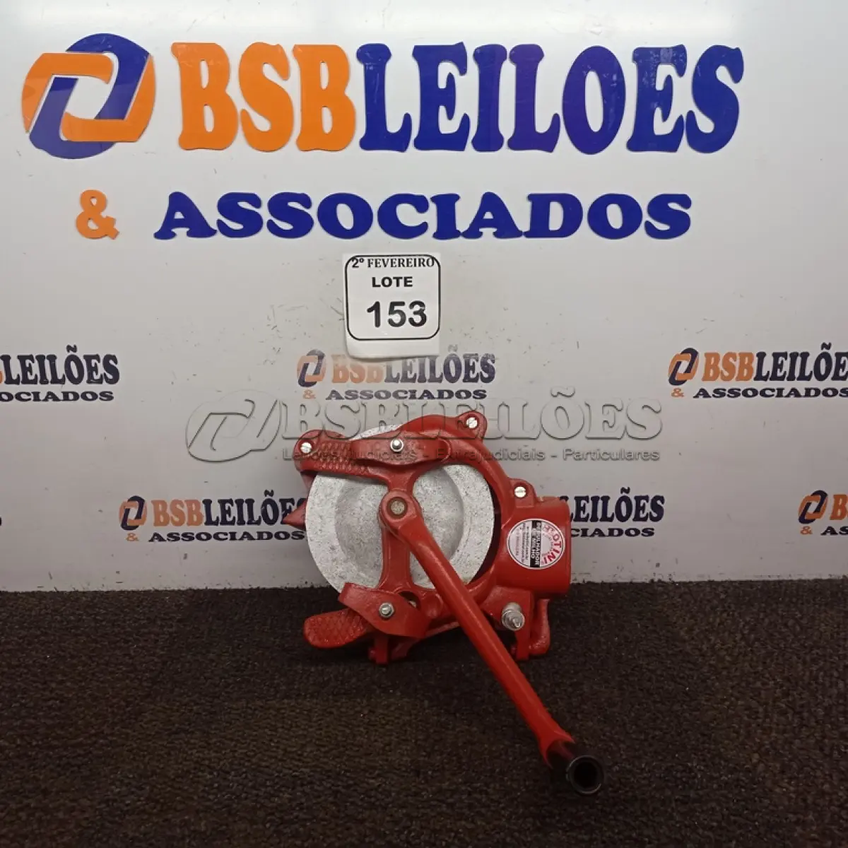 LOTE 153 - 01 DEBULHADOR DE MILHO MARCA BOTINI. (NO ESTADO) ATENÇÃO! FAZER A VISITAÇÃO ANTES DE ARREMATAR, NÃO SABEMOS SE FUNCIONA. LEILÃO NÃO TEM GARANTIA E NEM DEVOLUÇÃO, SUJEITO A POSSÍVEIS AVARIAS VISÍVEIS/OCULTAS E/OU AUSÊNCIA DE COMPONENTES.
