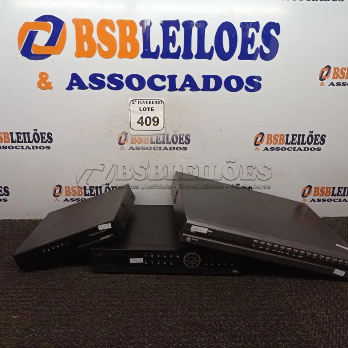 LOTE 409 - 03 DVR DIVERSOS. (NO ESTADO) ATENÇÃO! FAZER A VISITAÇÃO ANTES DE ARREMATAR, NÃO SABEMOS SE FUNCIONA. LEILÃO NÃO TEM GARANTIA E NEM DEVOLUÇÃO, SUJEITO A POSSÍVEIS AVARIAS VISÍVEIS/OCULTAS E/OU AUSÊNCIA DE COMPONENTES.