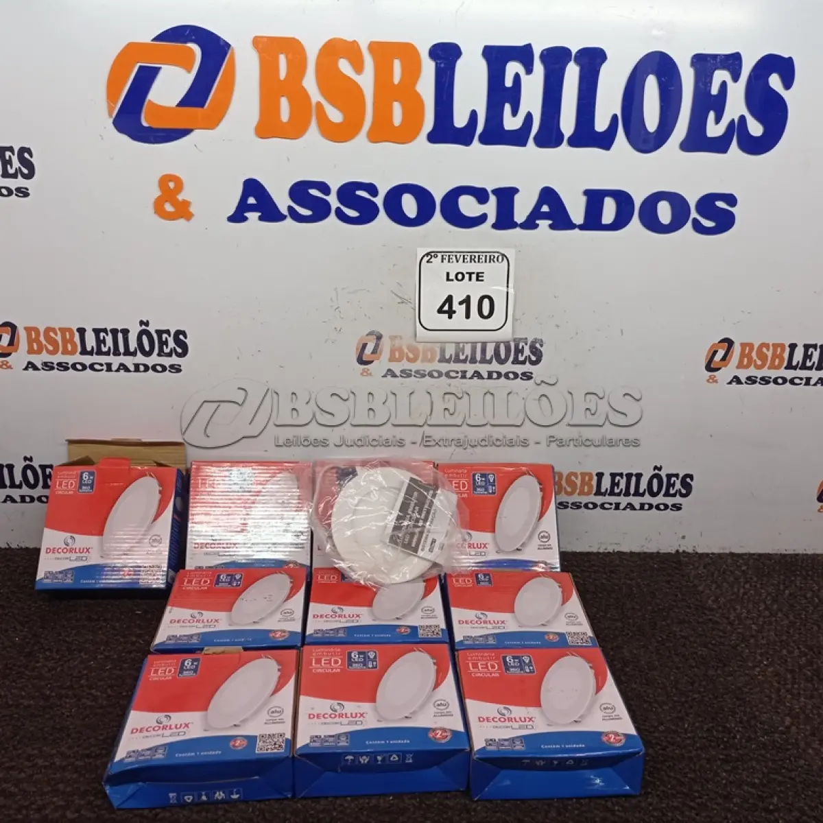 LOTE 410 - 10 LUMINÁRIAS CIRCULARES DE LED P/EMBUTIR MARCA DECORLUX. (NOVO). (NO ESTADO) ATENÇÃO! FAZER A VISITAÇÃO ANTES DE ARREMATAR, NÃO SABEMOS SE FUNCIONA. LEILÃO NÃO TEM GARANTIA E NEM DEVOLUÇÃO, SUJEITO A POSSÍVEIS AVARIAS VISÍVEIS/OCULTAS E/OU AUSÊNCIA DE COMPONENTES.