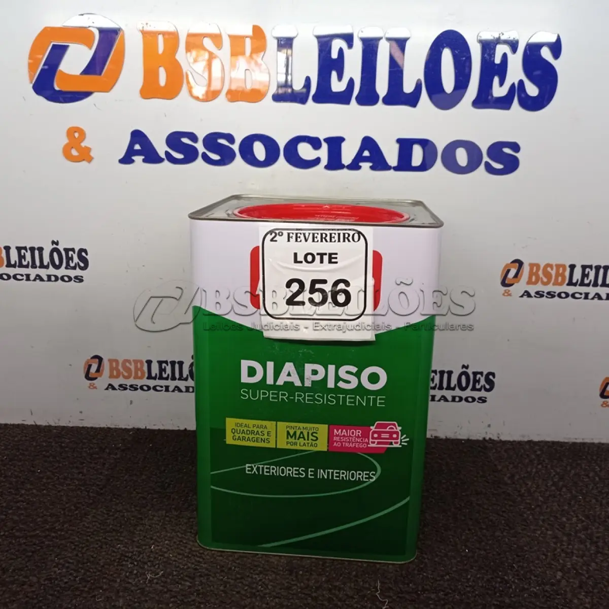 LOTE 256 - 01 LATA DE TINTA IQUINE DIA PISO NA COR AZUL PROFUNDO 18 L. (NO ESTADO) ATENÇÃO! FAZER A VISITAÇÃO ANTES DE ARREMATAR, NÃO SABEMOS SE FUNCIONA. LEILÃO NÃO TEM GARANTIA E NEM DEVOLUÇÃO, SUJEITO A POSSÍVEIS AVARIAS VISÍVEIS/OCULTAS E/OU AUSÊNCIA DE COMPONENTES.