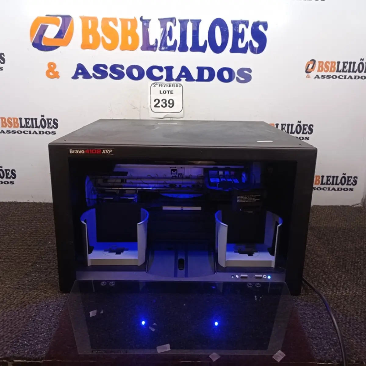 LOTE 239 -  01 IMPRESSORA A LASER PARA GRAVAÇÃO DE CDS. (NO ESTADO) ATENÇÃO! FAZER A VISITAÇÃO ANTES DE ARREMATAR, NÃO SABEMOS SE FUNCIONA. LEILÃO NÃO TEM GARANTIA E NEM DEVOLUÇÃO, SUJEITO A POSSÍVEIS AVARIAS VISÍVEIS/OCULTAS E/OU AUSÊNCIA DE COMPONENTES.